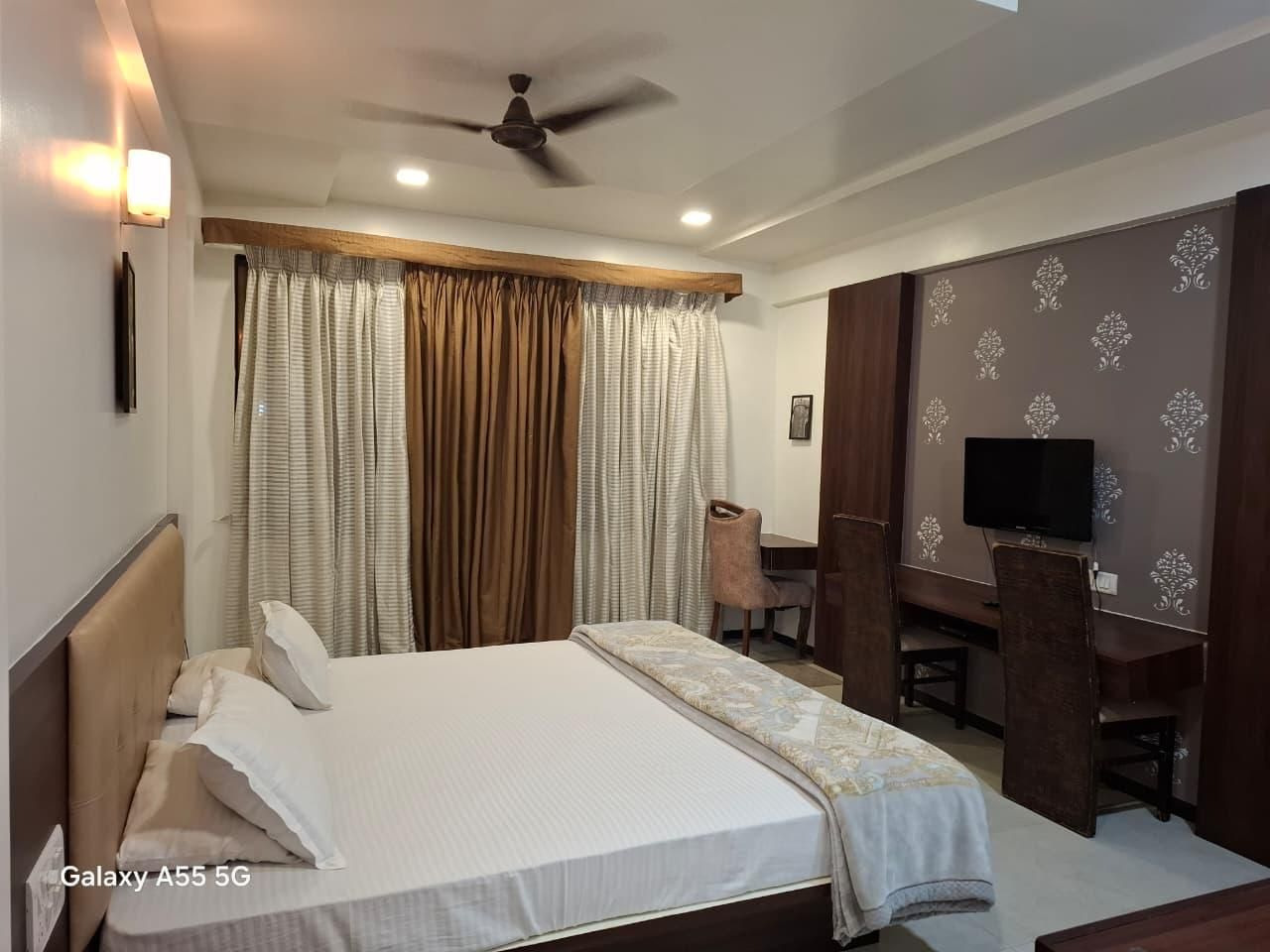 Hotel Pride Executive Deluxe Mountain View