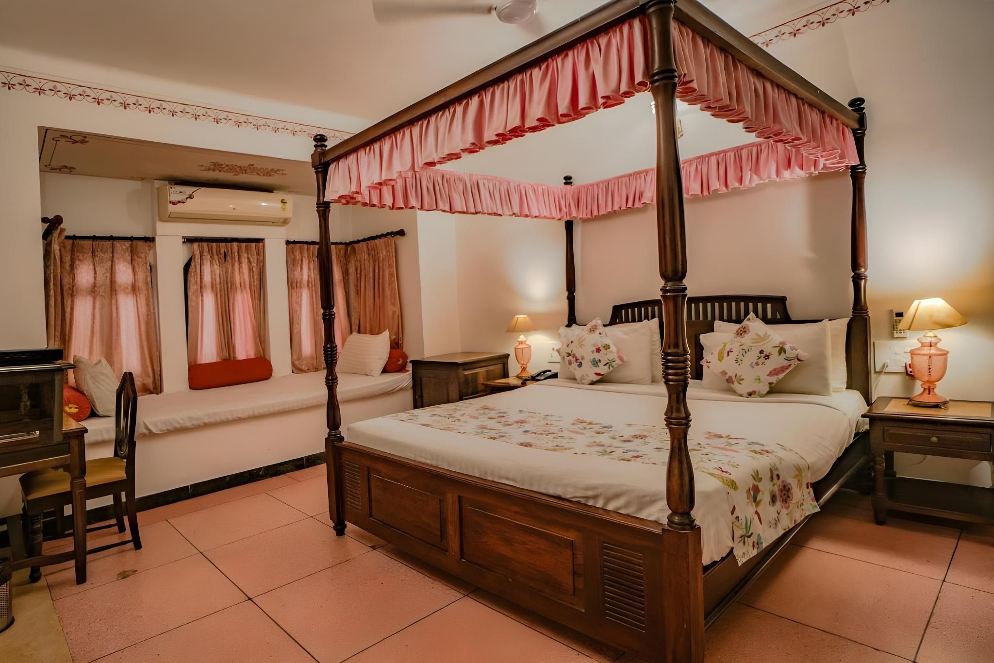 The Lavitra Lakeview Hotel Heritage Deluxe Room 2