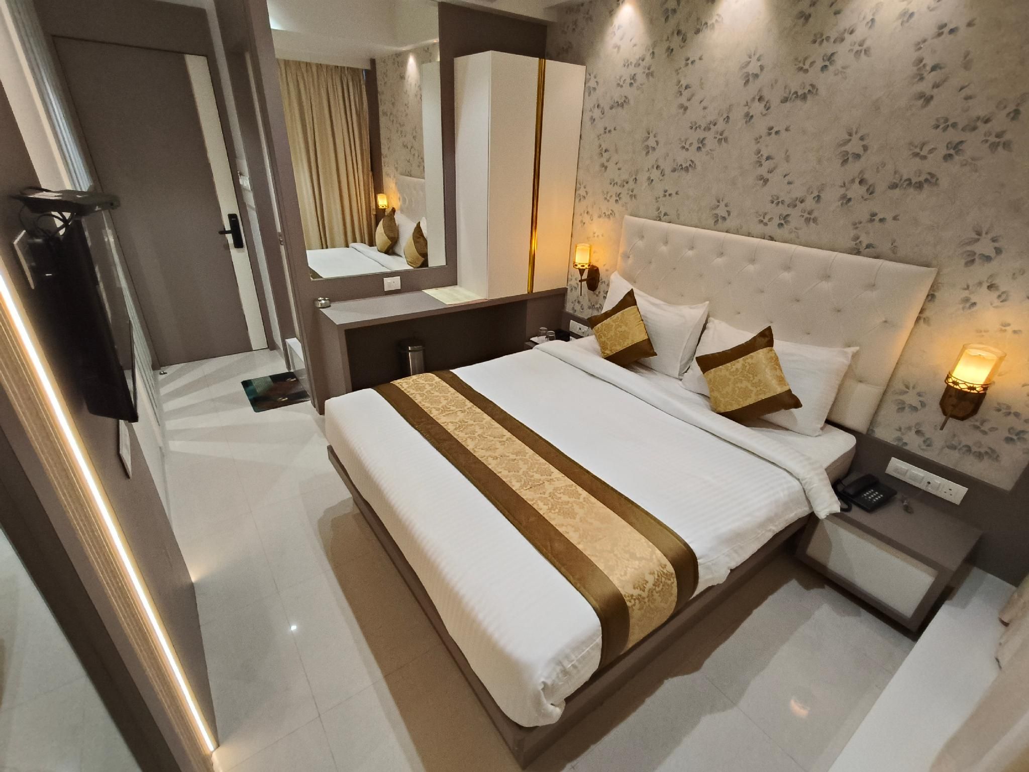 Melody Boutique Hotel Thane Deluxe AC Room 2