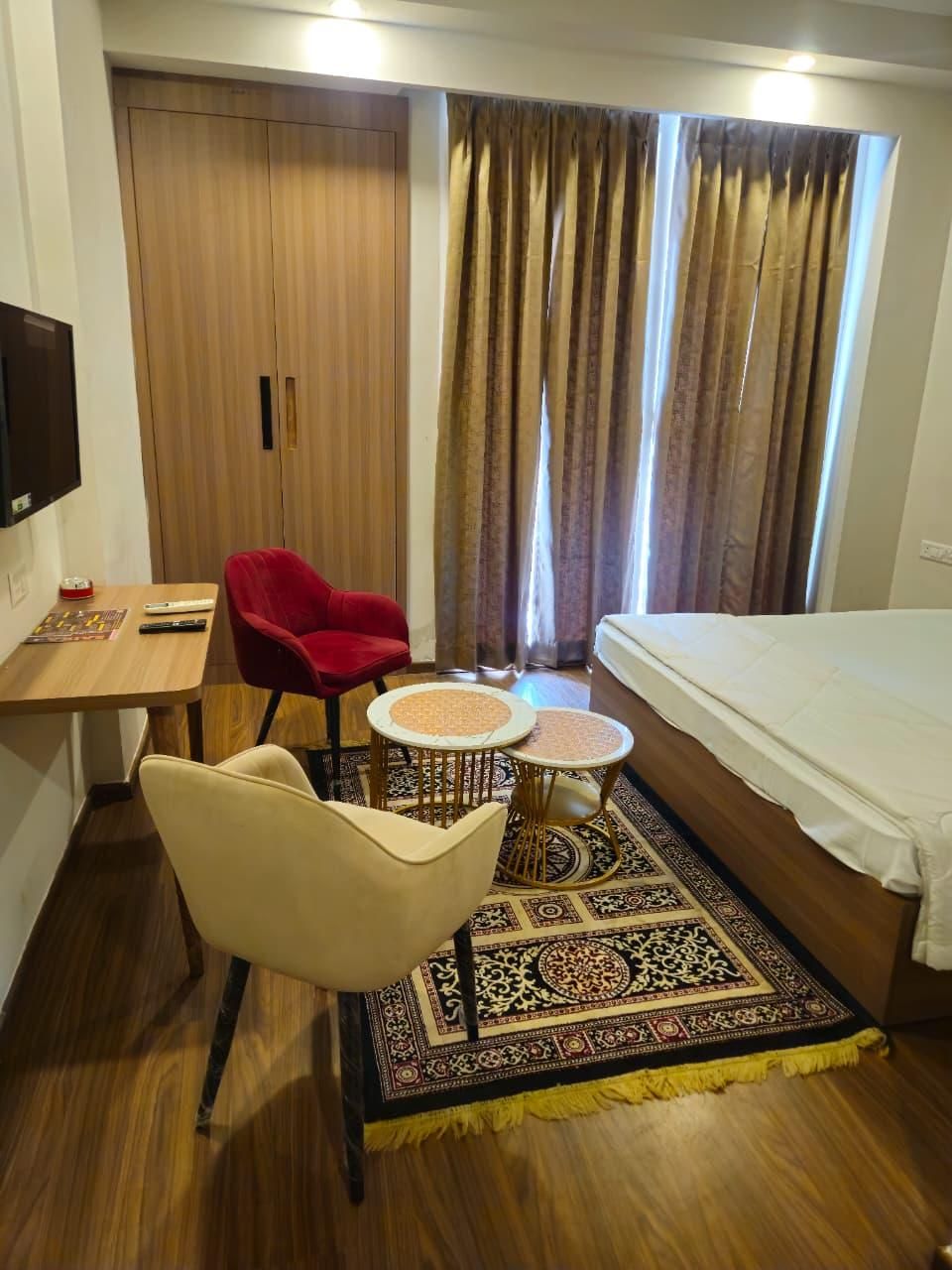 Orbit Stays Deluxe City View 3