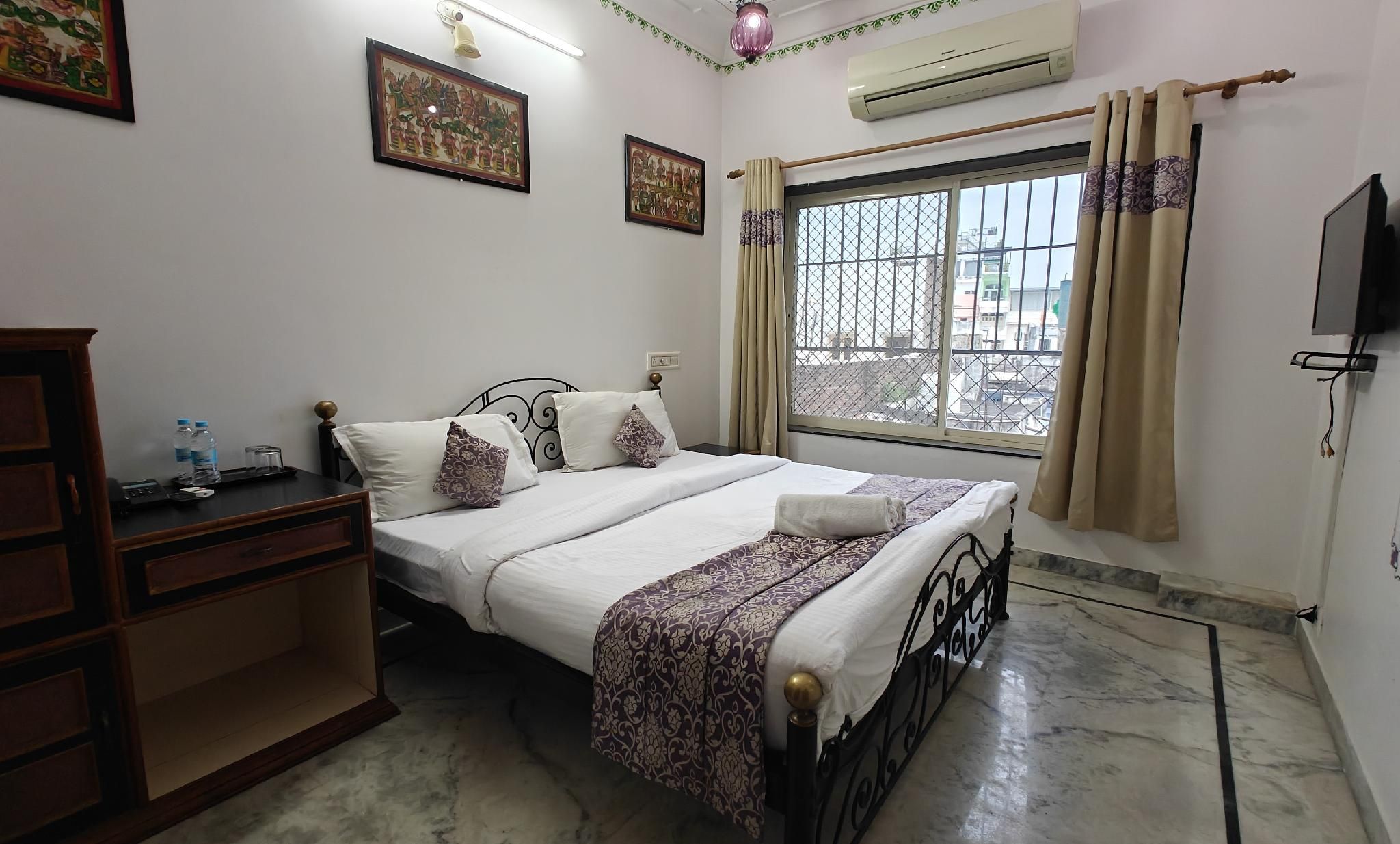 Baba Palace - A Heritage Hotel, Udaipur Deluxe Room 2