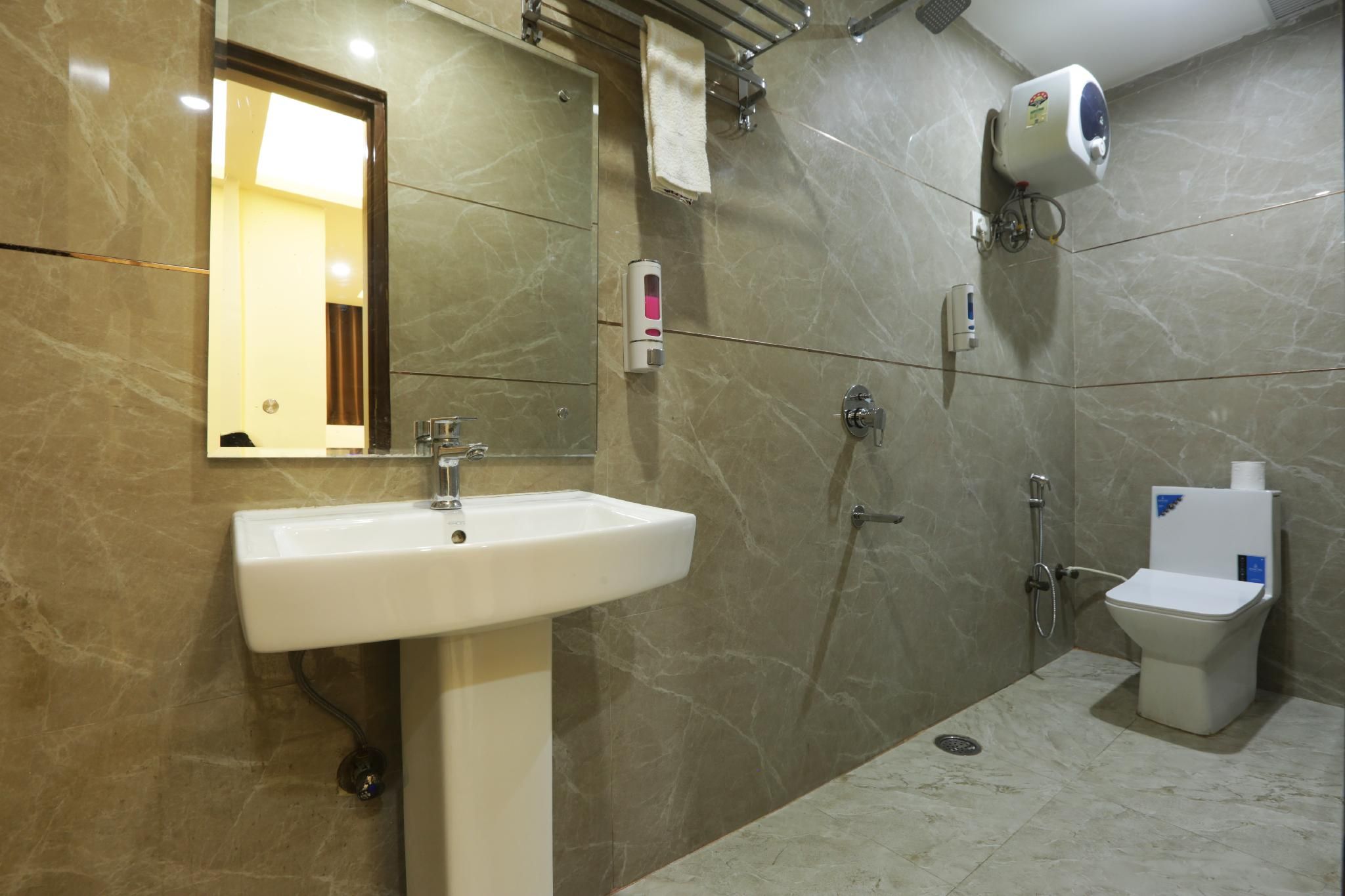 Mehak Palace Super Deluxe Room 3