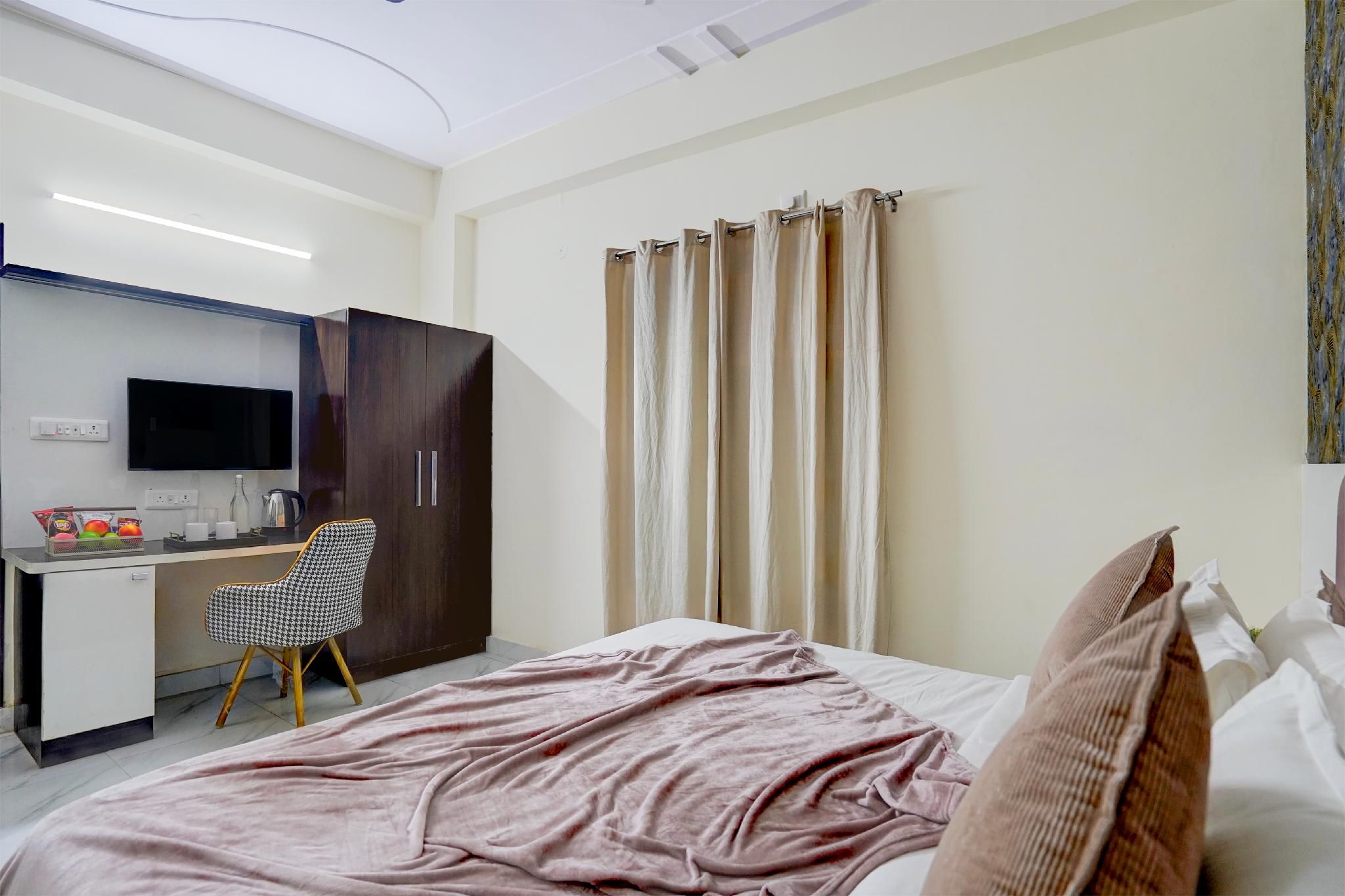 The Grand Corporate Inn near sector 52 Metro Station Deluxe 2