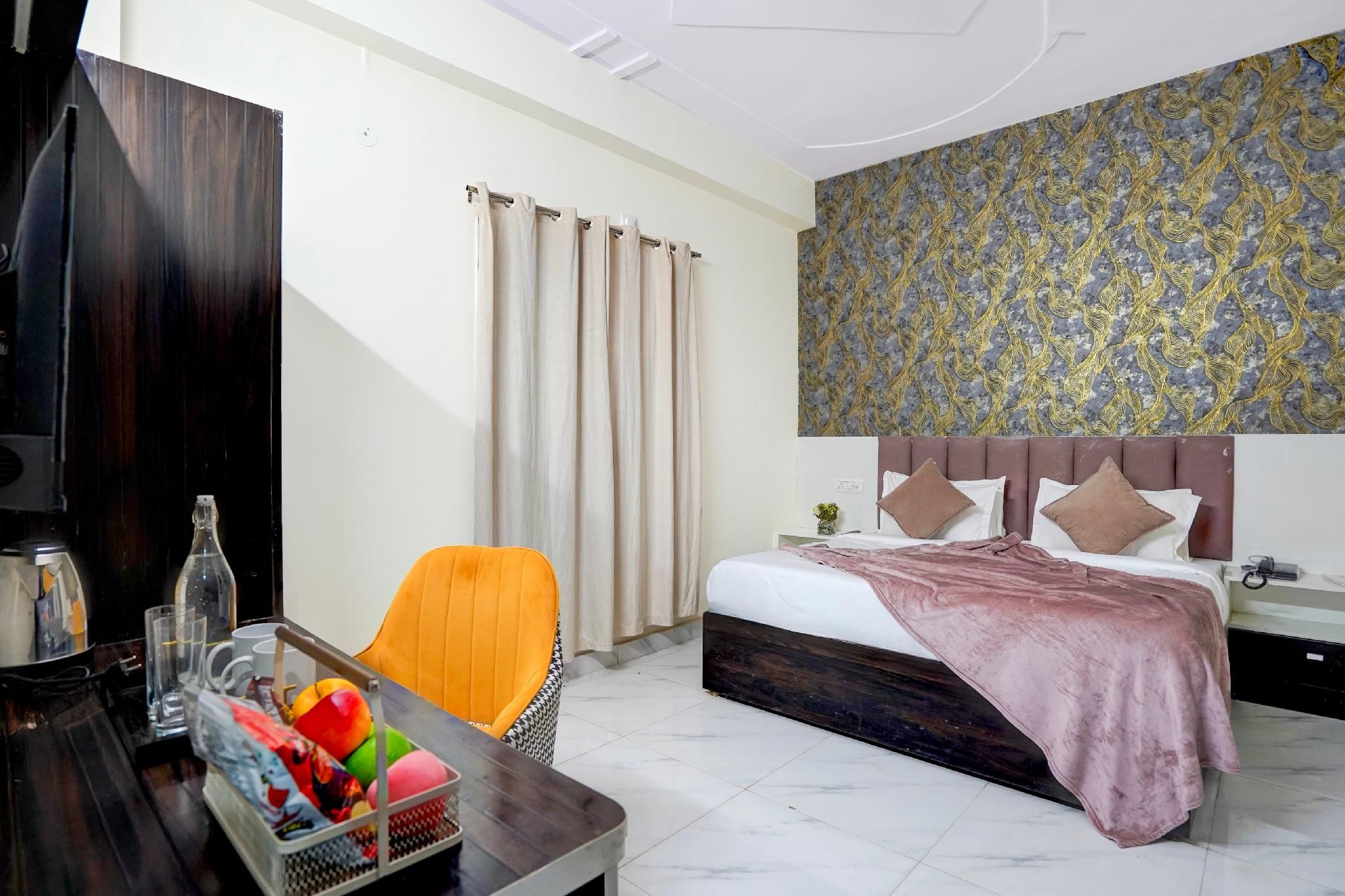 The Grand Corporate Inn near sector 52 Metro Station Deluxe