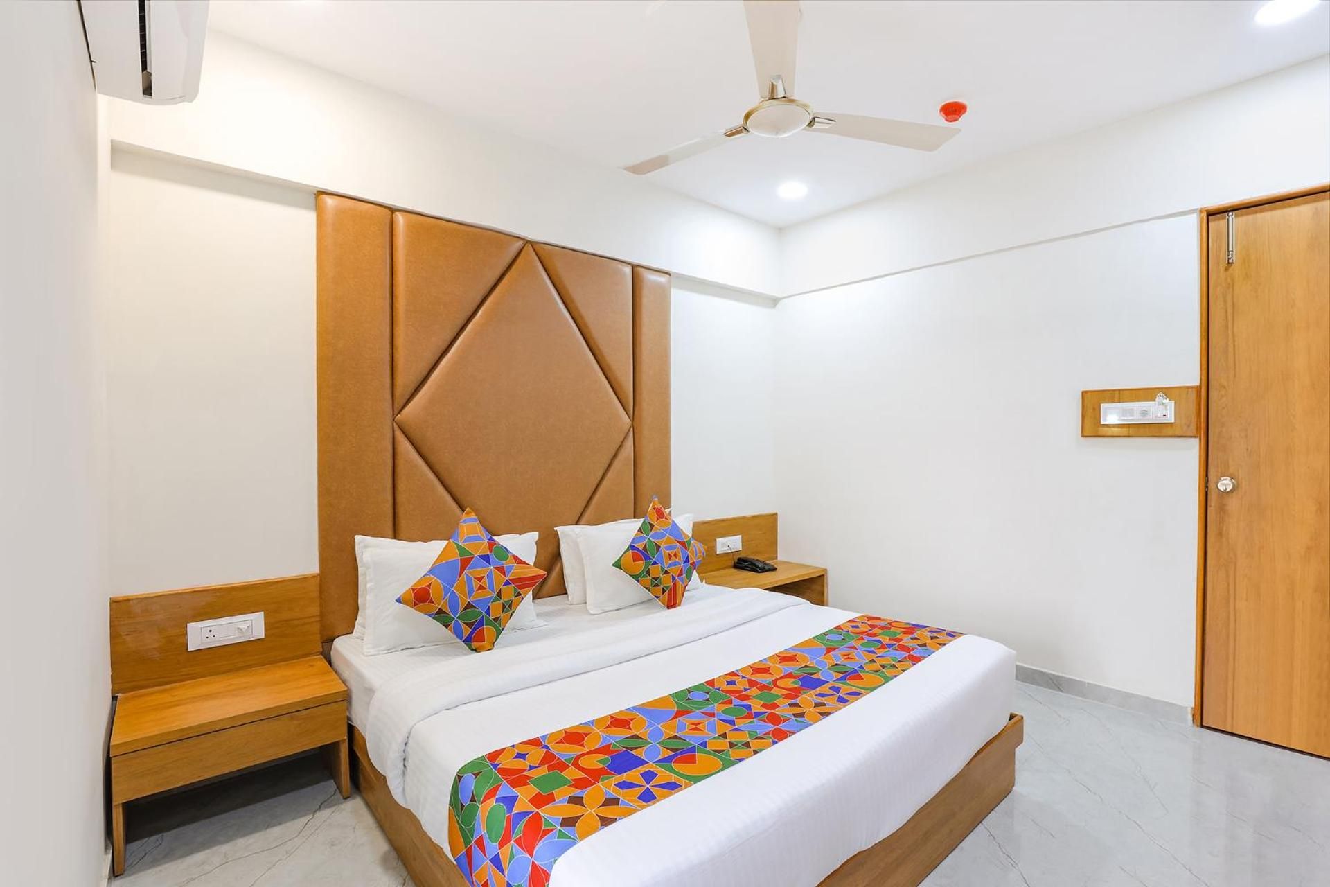 FabHotel Crystal I - Gandhinagar Deluxe Room 2