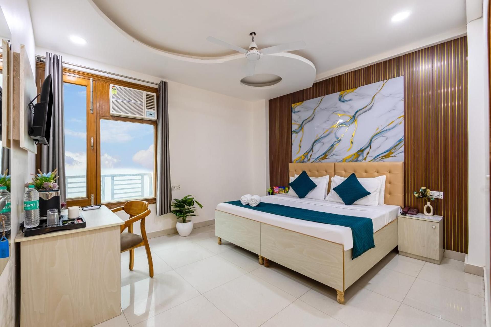 Hotel Admire Expressway 135 BY ASPL Deluxe