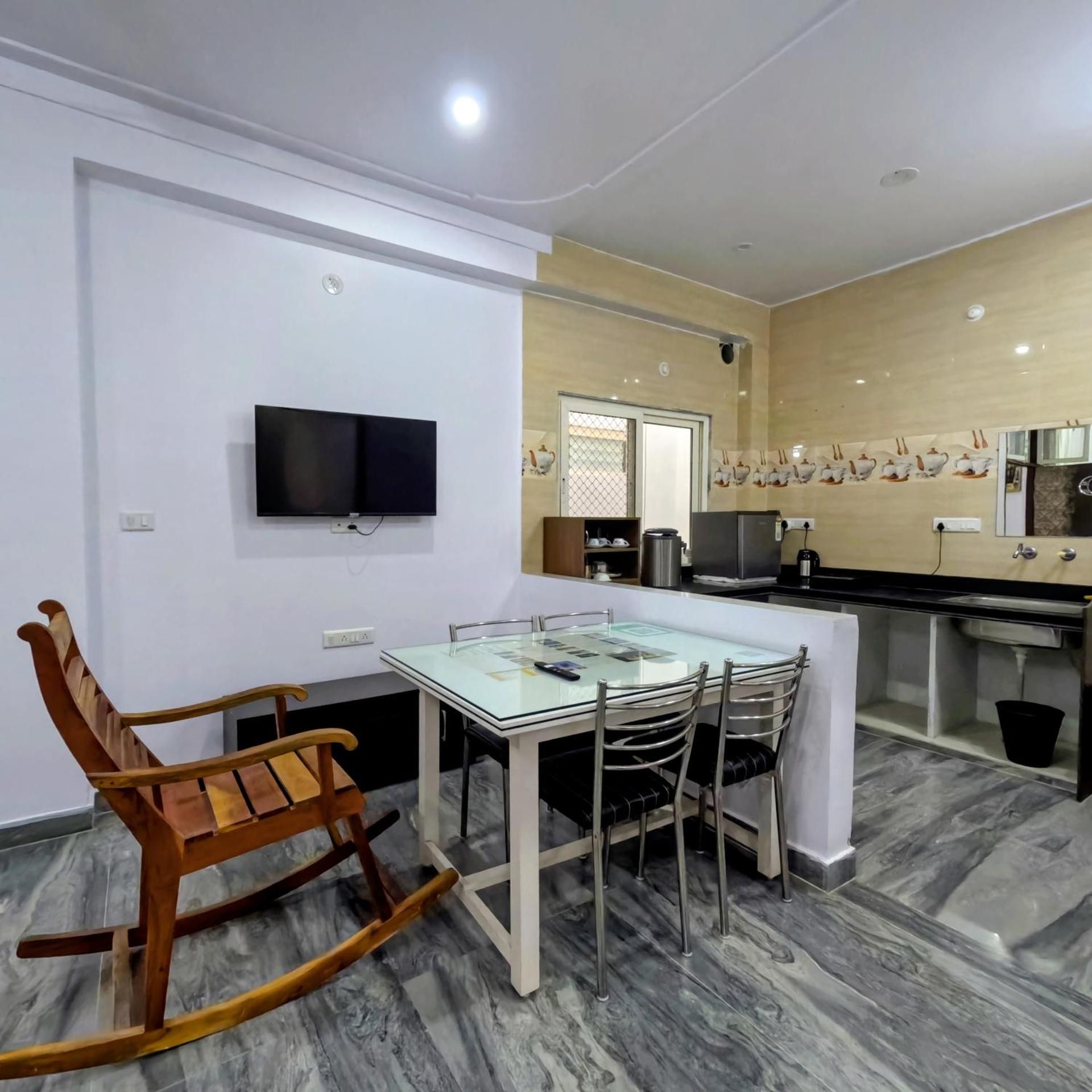 Shared lounge/TV area