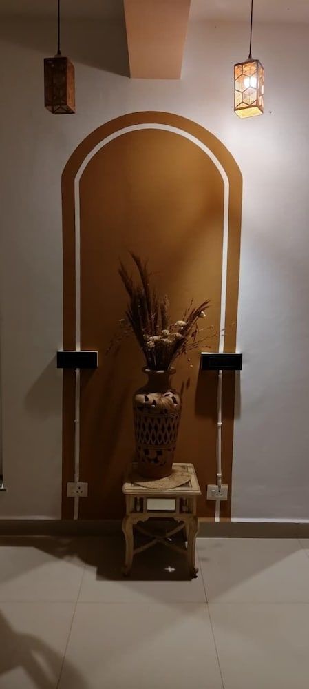 Side Image 1