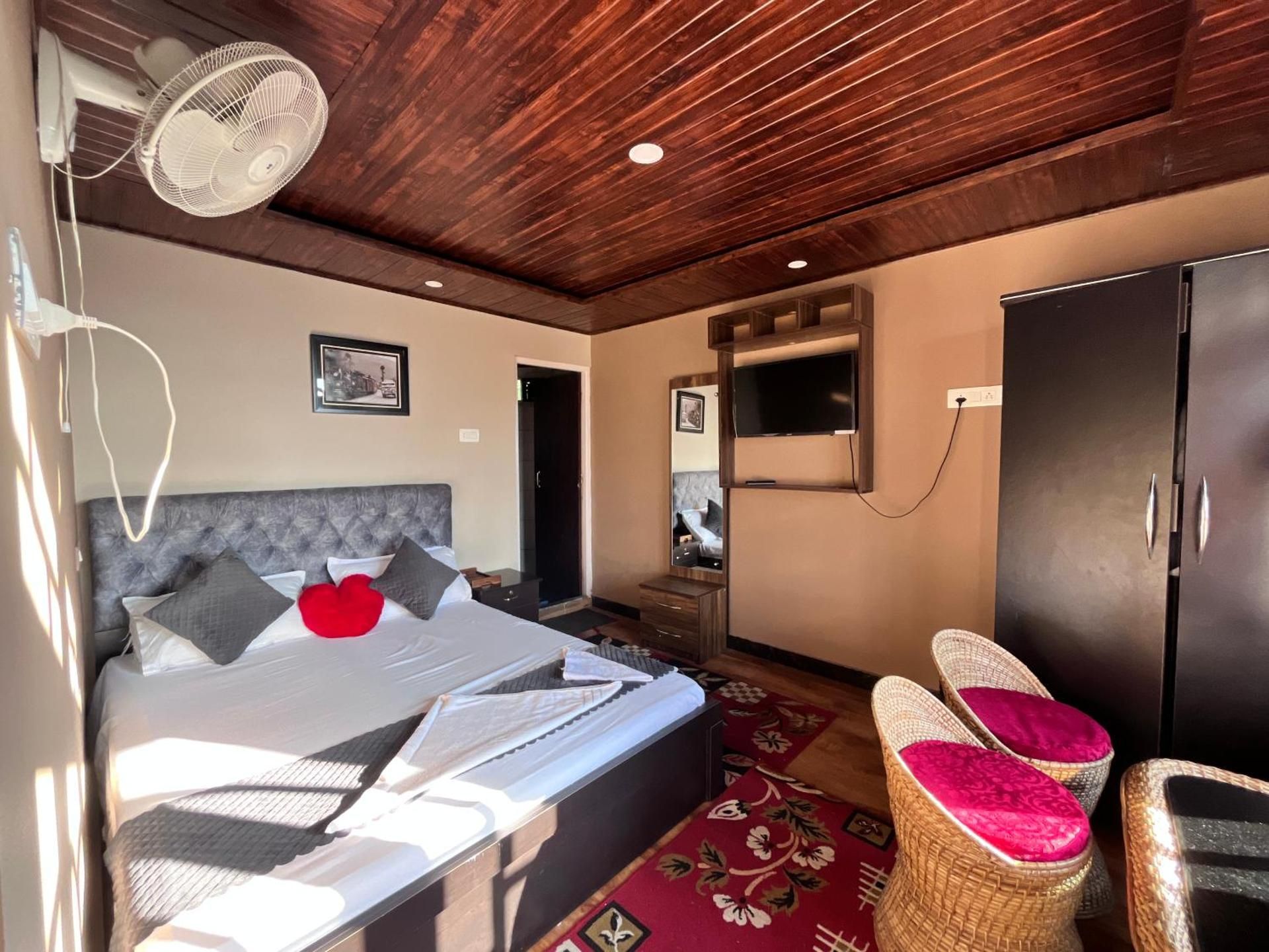 Shared lounge/TV area