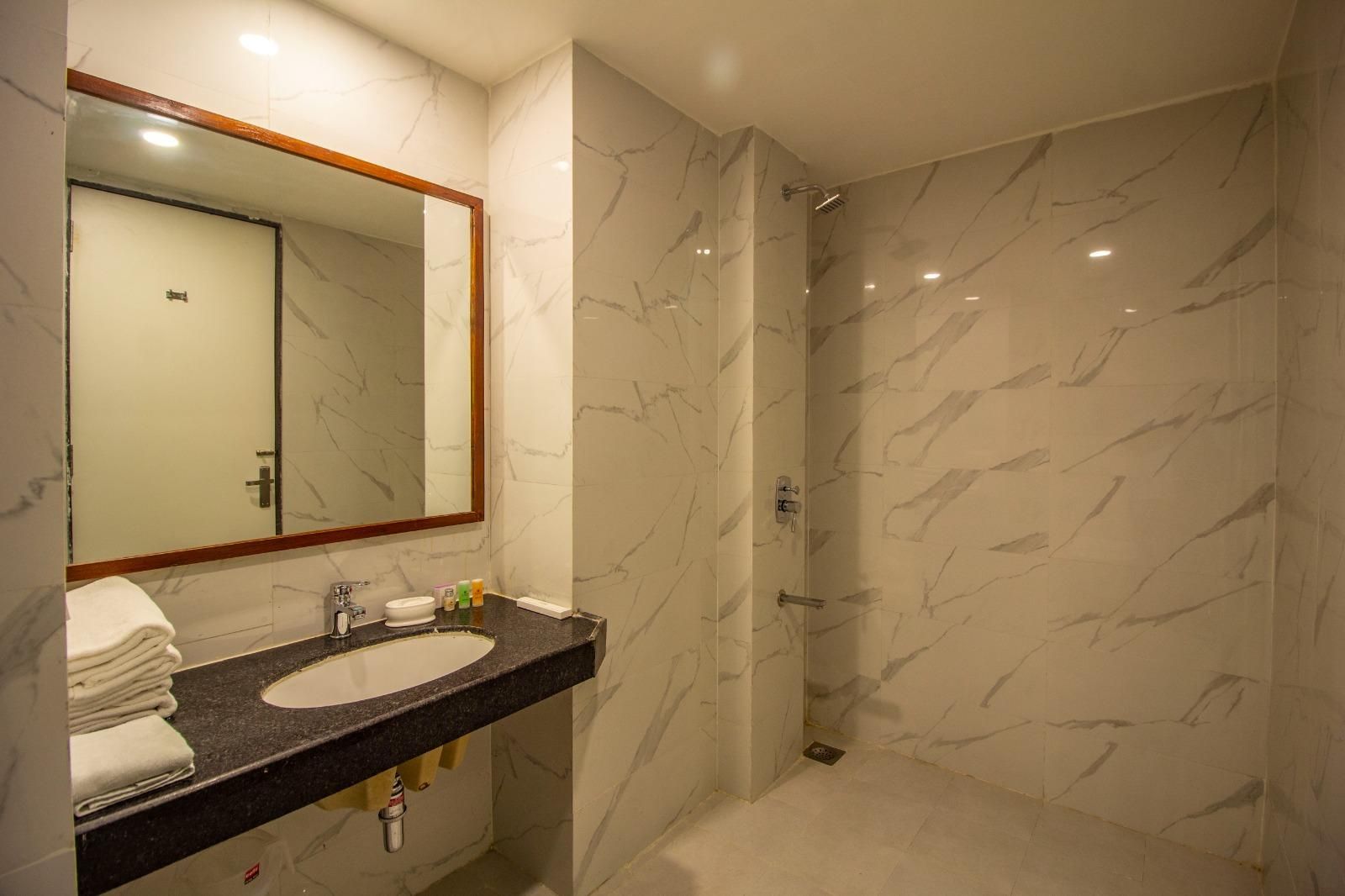 The Girvar Deluxe King Bed 3