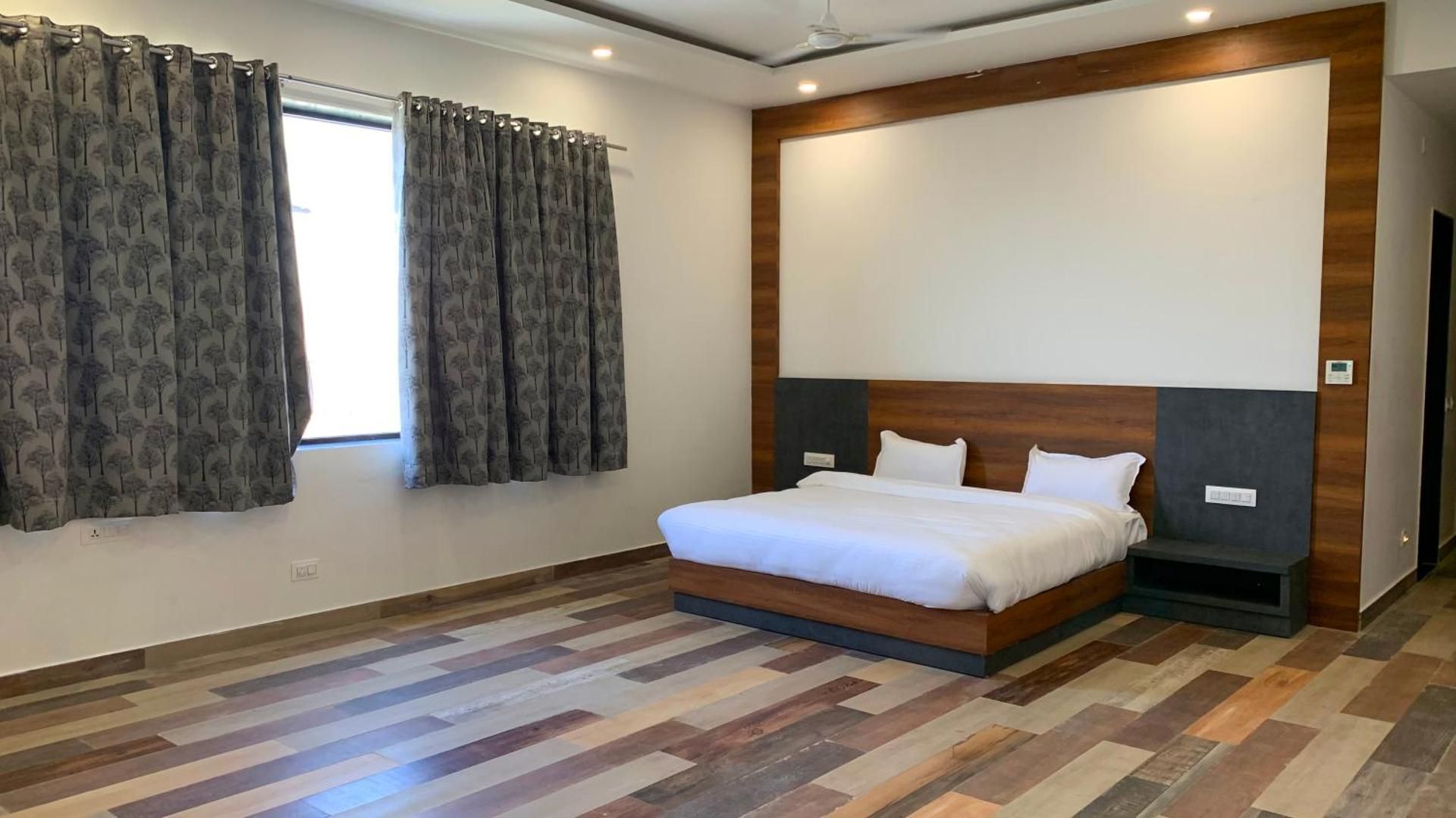 The Girvar Deluxe King Bed 2