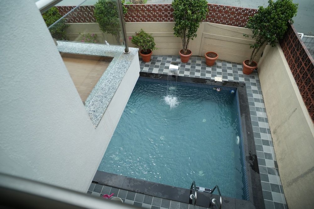Private pool