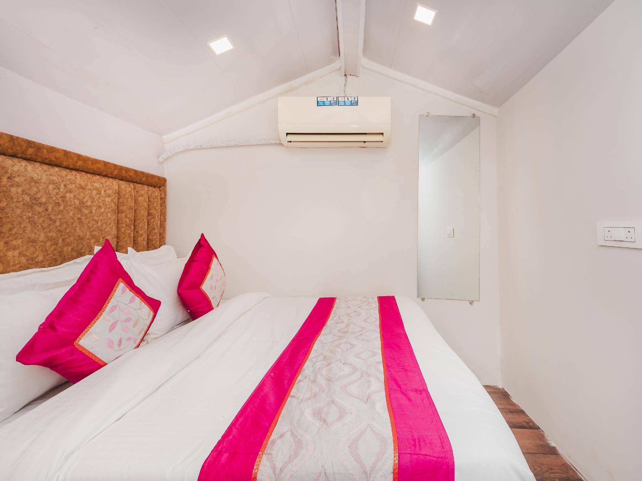 Hangout Dormitory  Male & Female