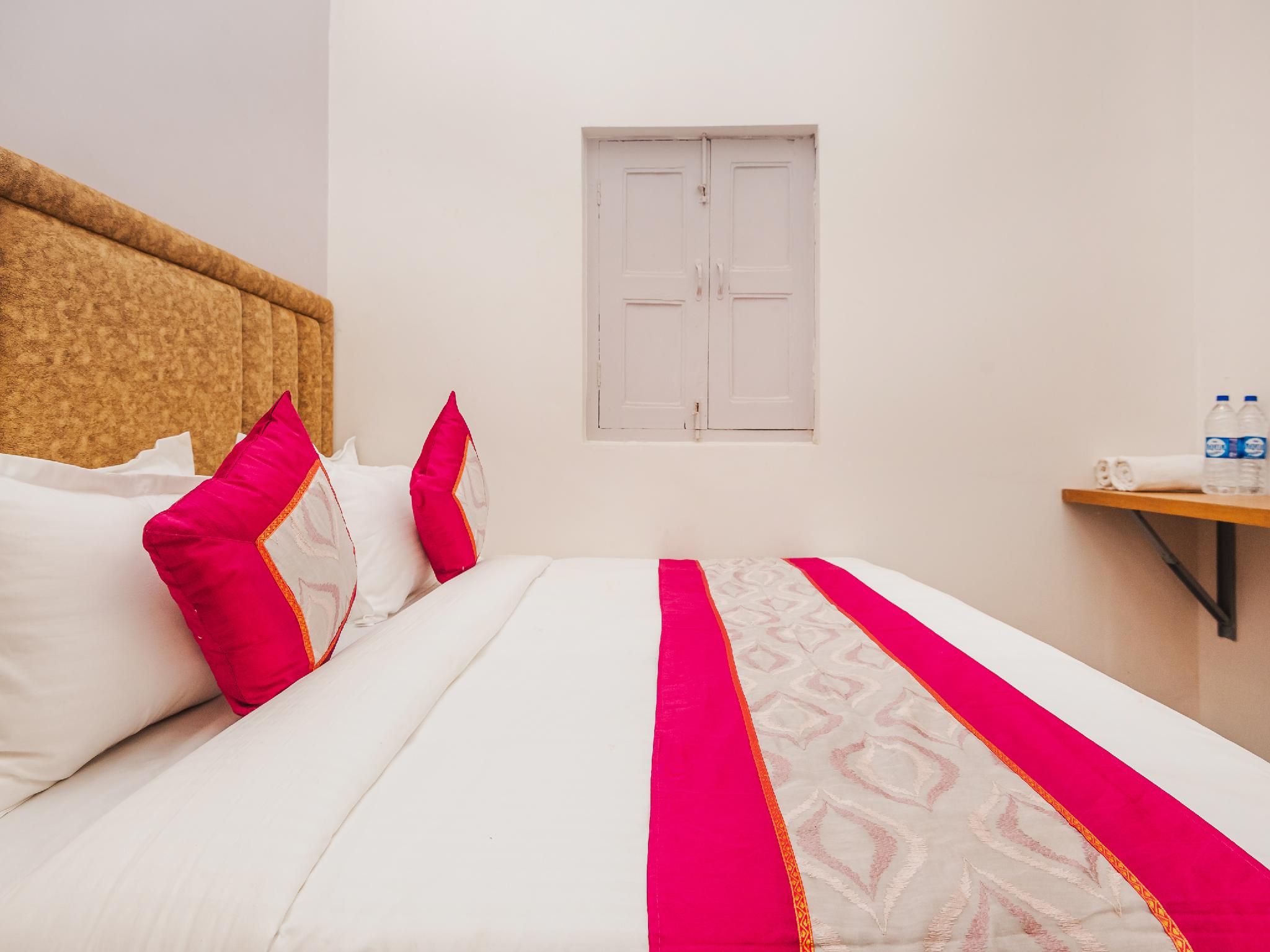 Hangout Dormitory  Male & Female
