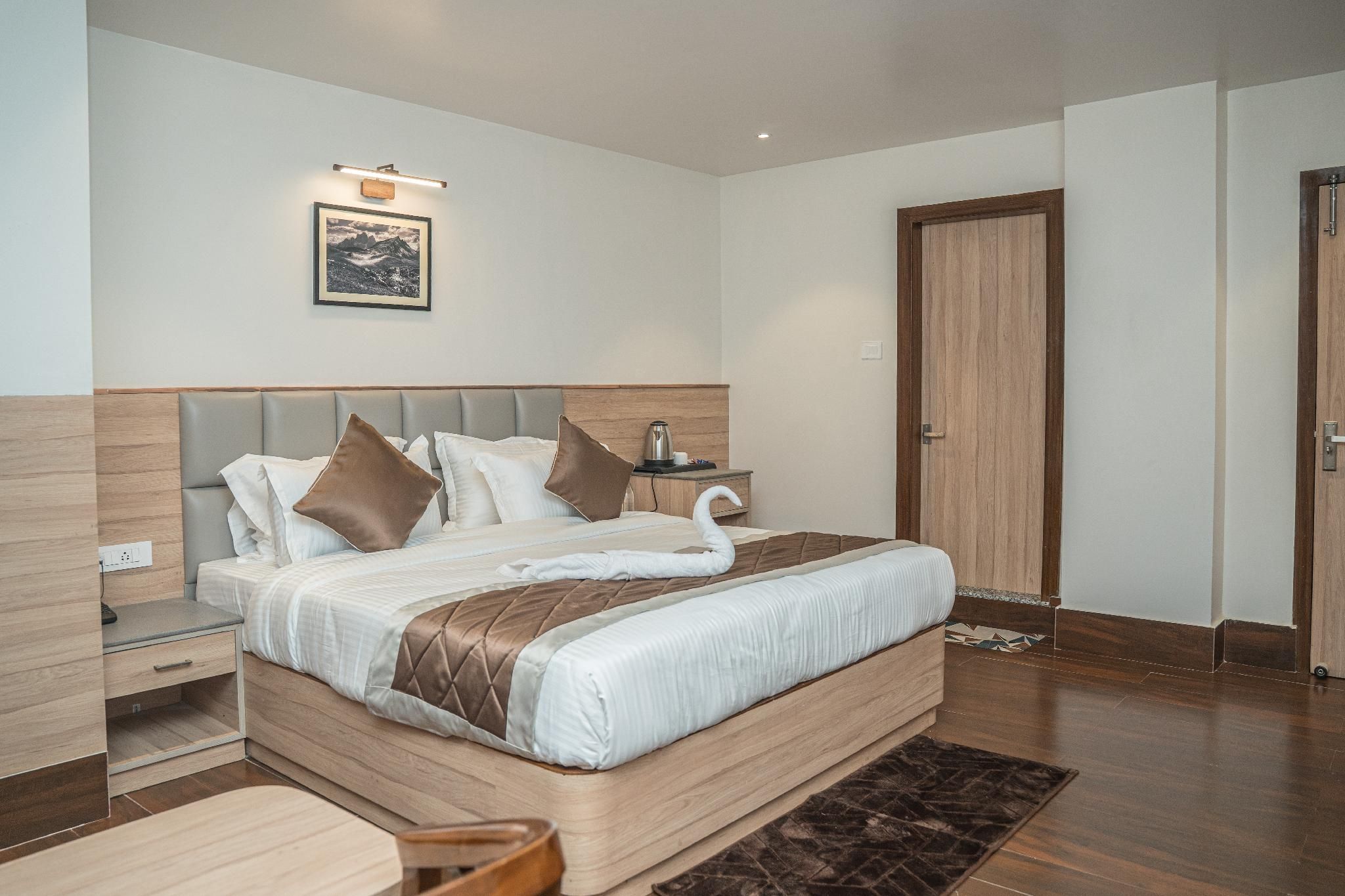 Super Deluxe King Room with Valley and Mountain View