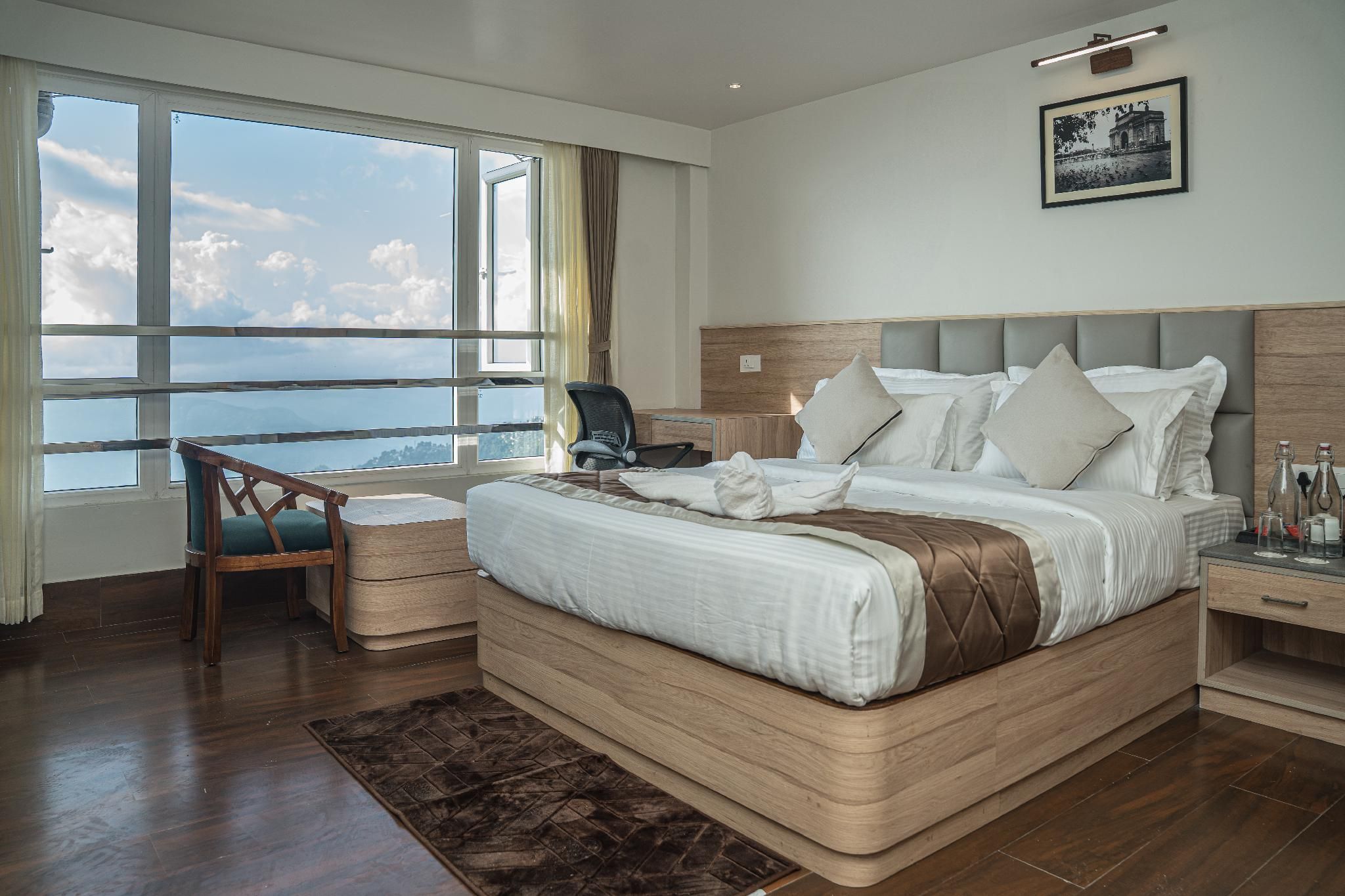 Super Deluxe King Room with Valley and Mountain View