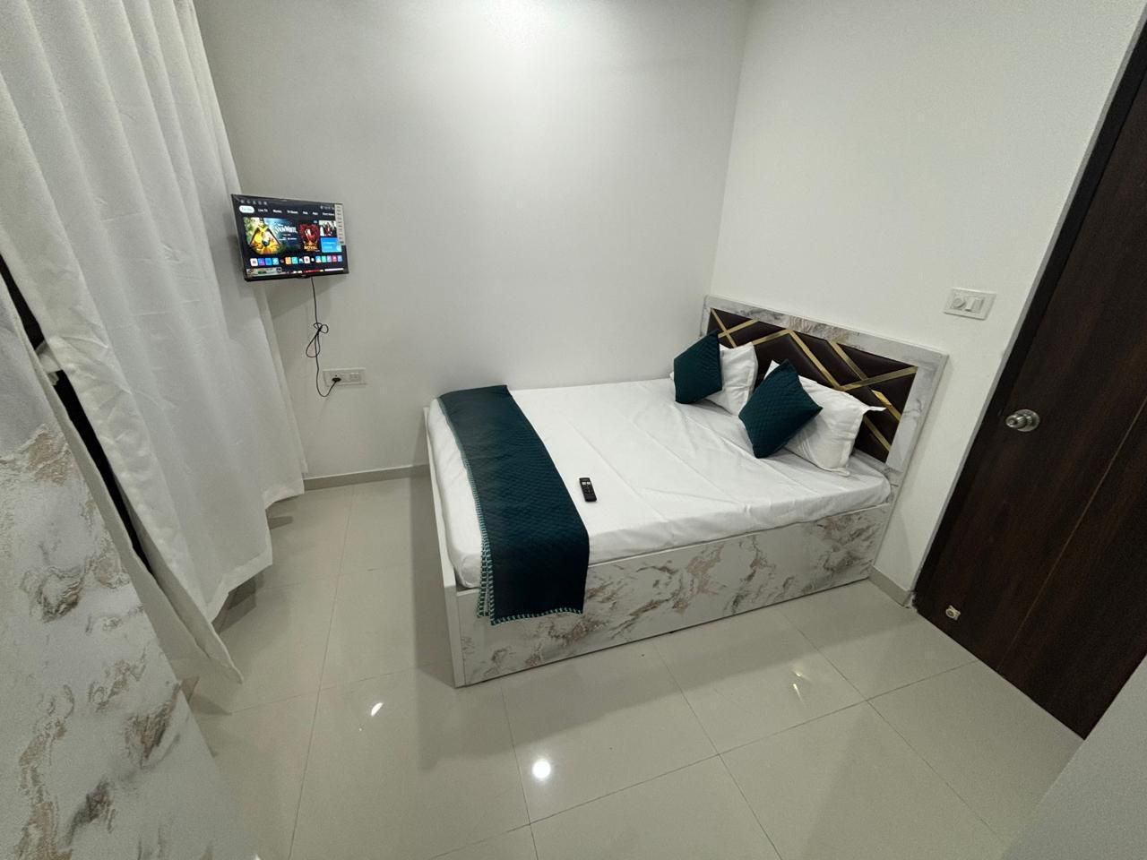 Atithi Home Luxe Kandivali Suite Deluxe 3