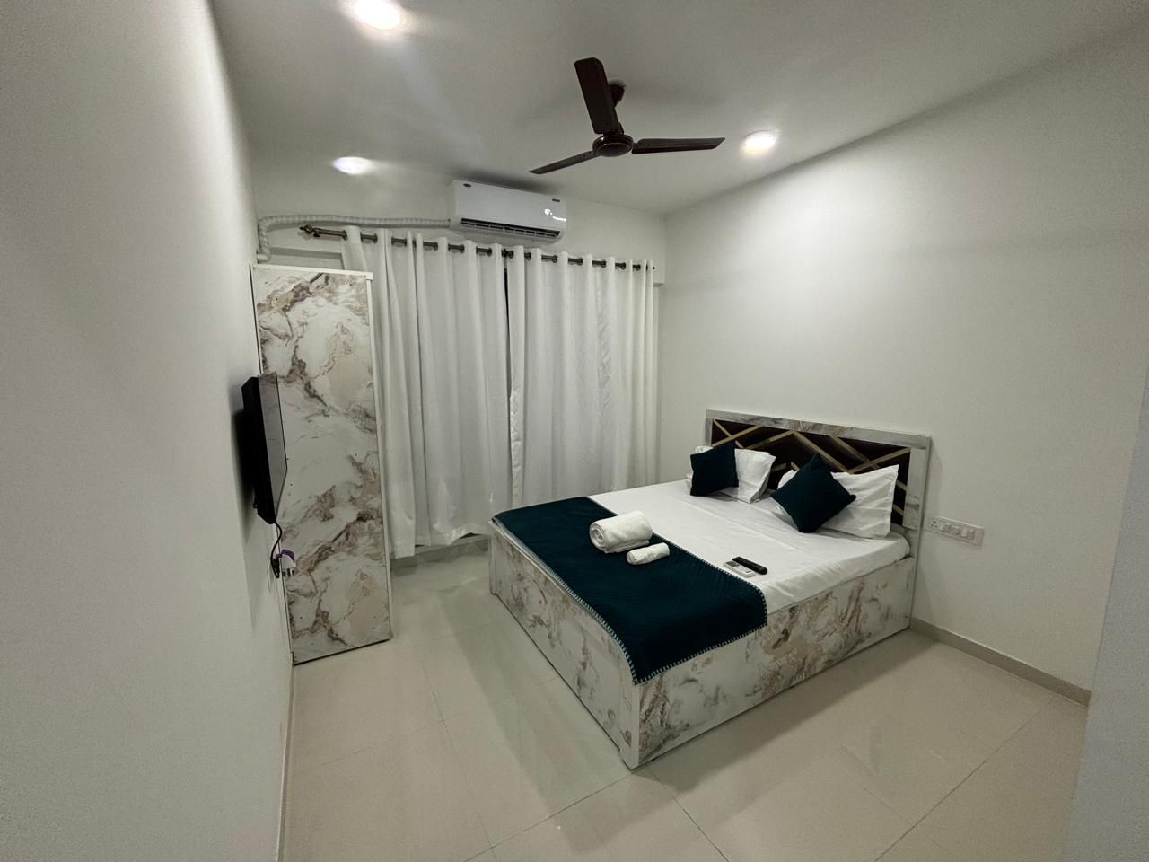 2 Bedroom Deluxe Suite