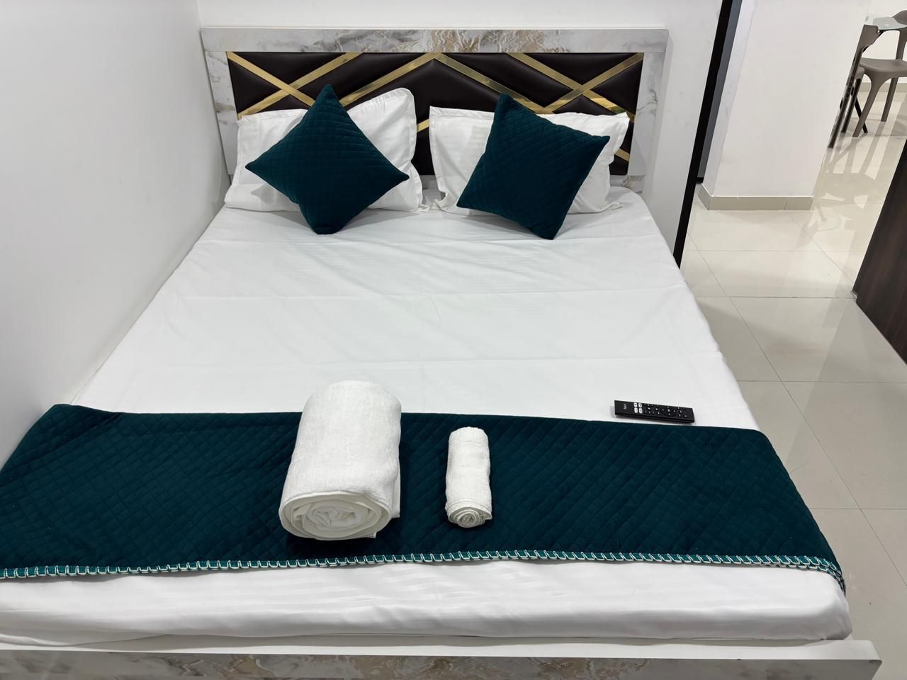 Atithi Home Luxe Kandivali Suite Deluxe 2