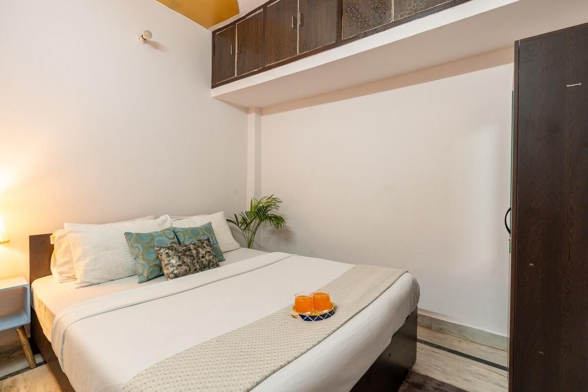 One Bedroom - Entire House