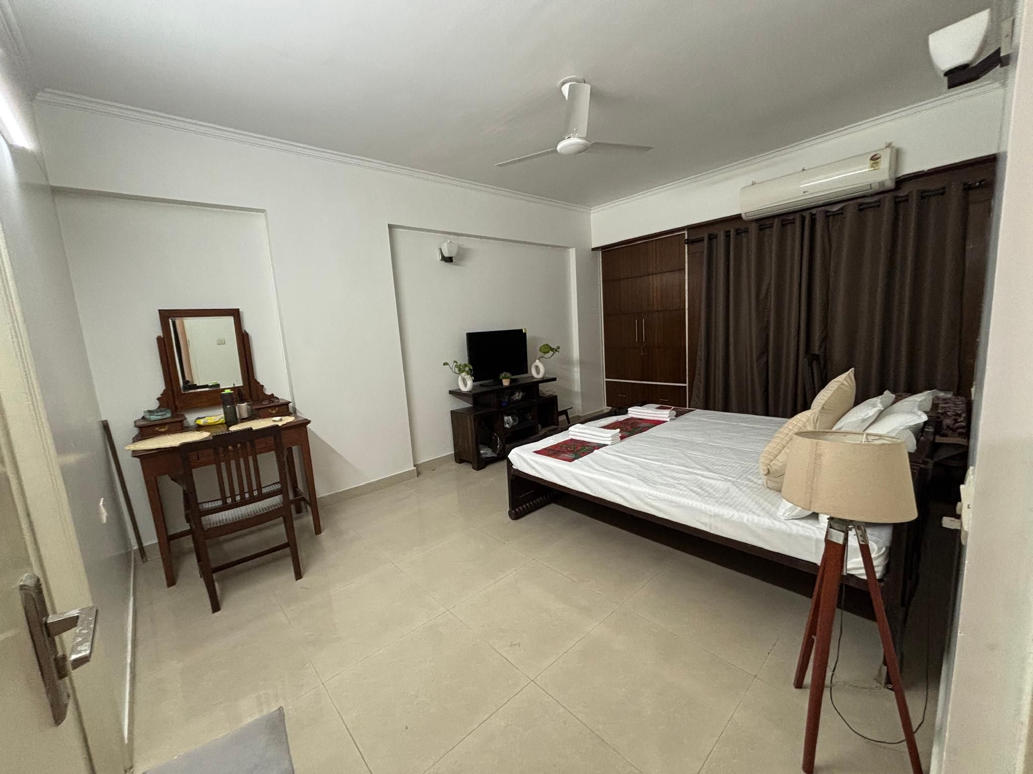 THE GRANG GANGA Single Large Room 2