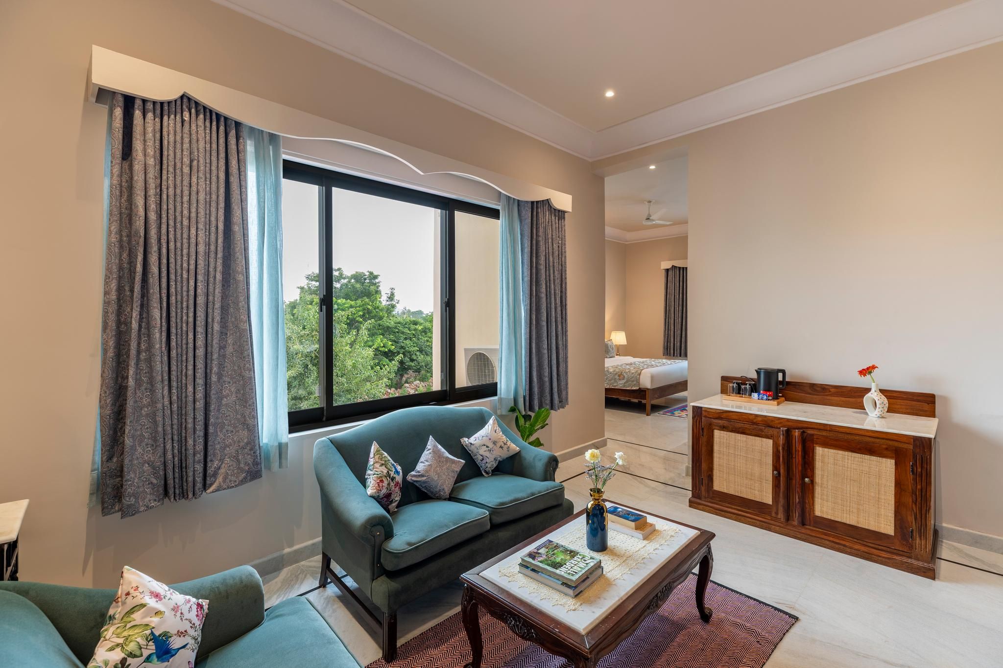 Dilip Niwas Luxe Stay Suite with Separate Living Area 2