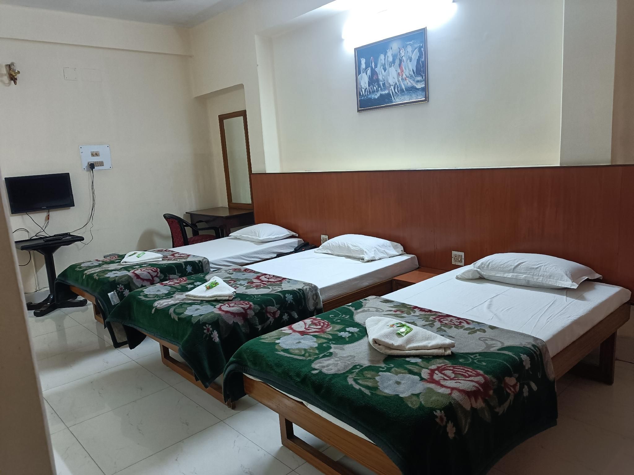 HOTEL GEETANJALI BY ROH Deluxe Triple City View