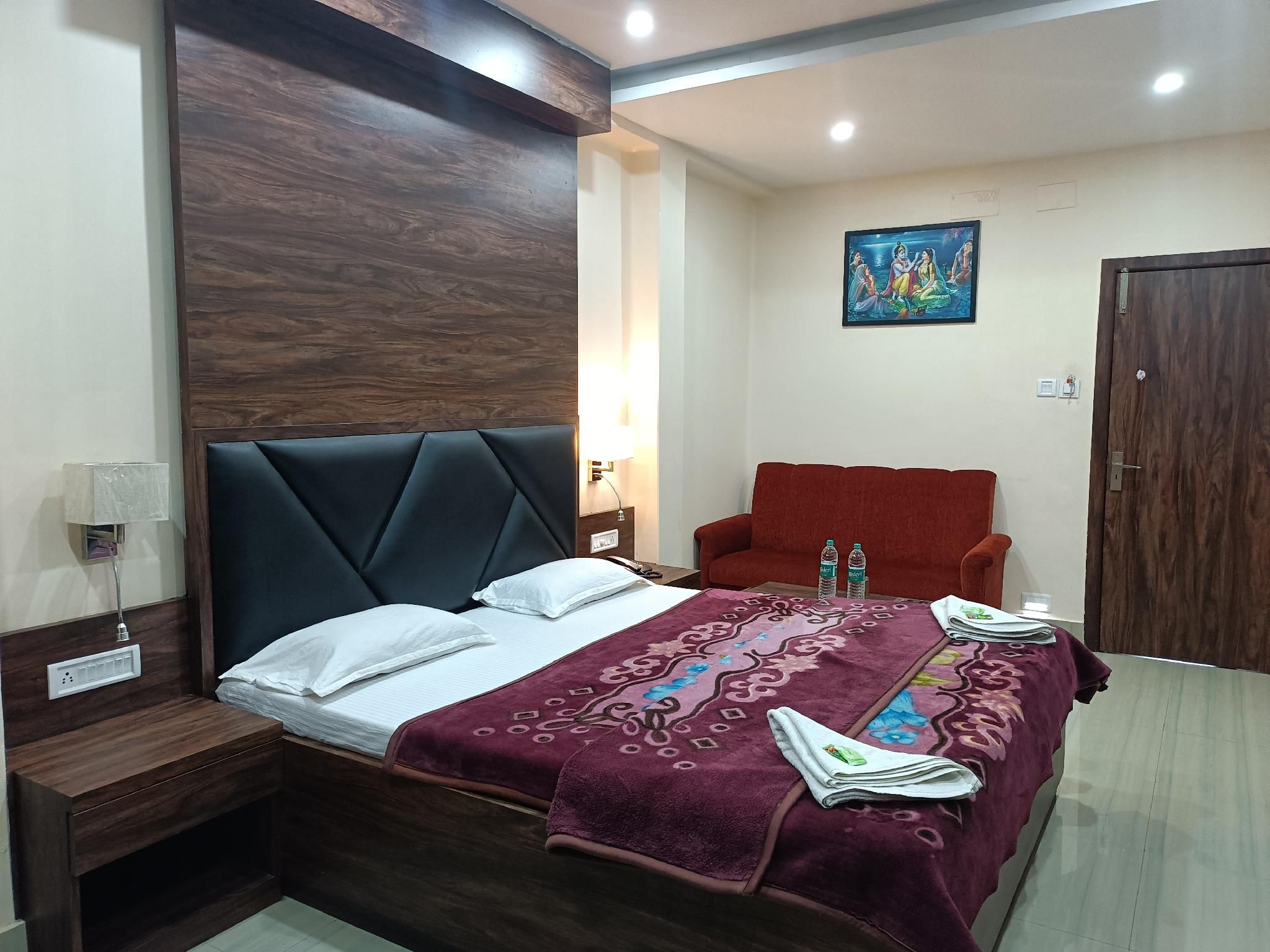 HOTEL GEETANJALI BY ROH Deluxe Air Conditioning Room 2