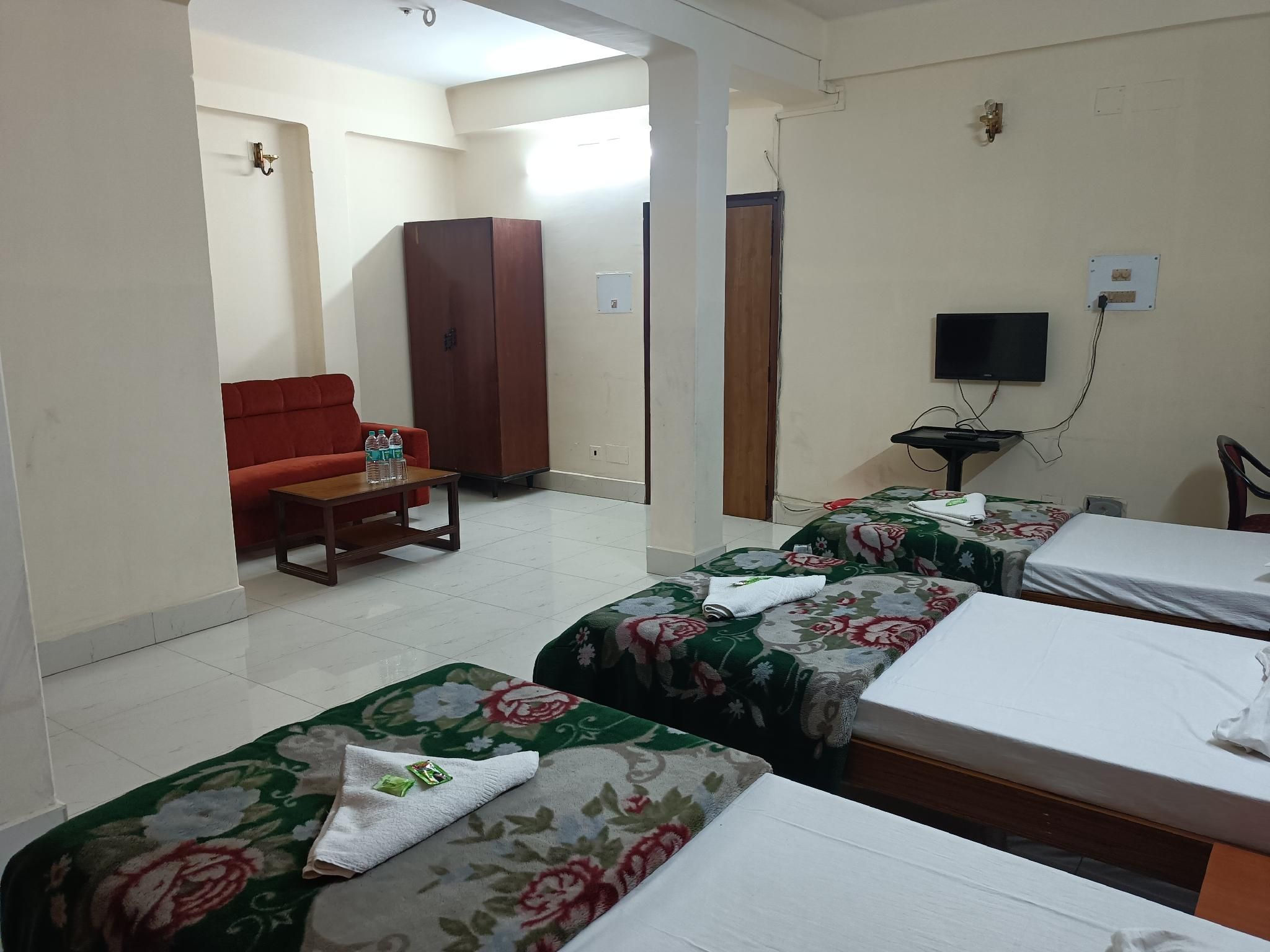 HOTEL GEETANJALI BY ROH Deluxe Triple City View 2