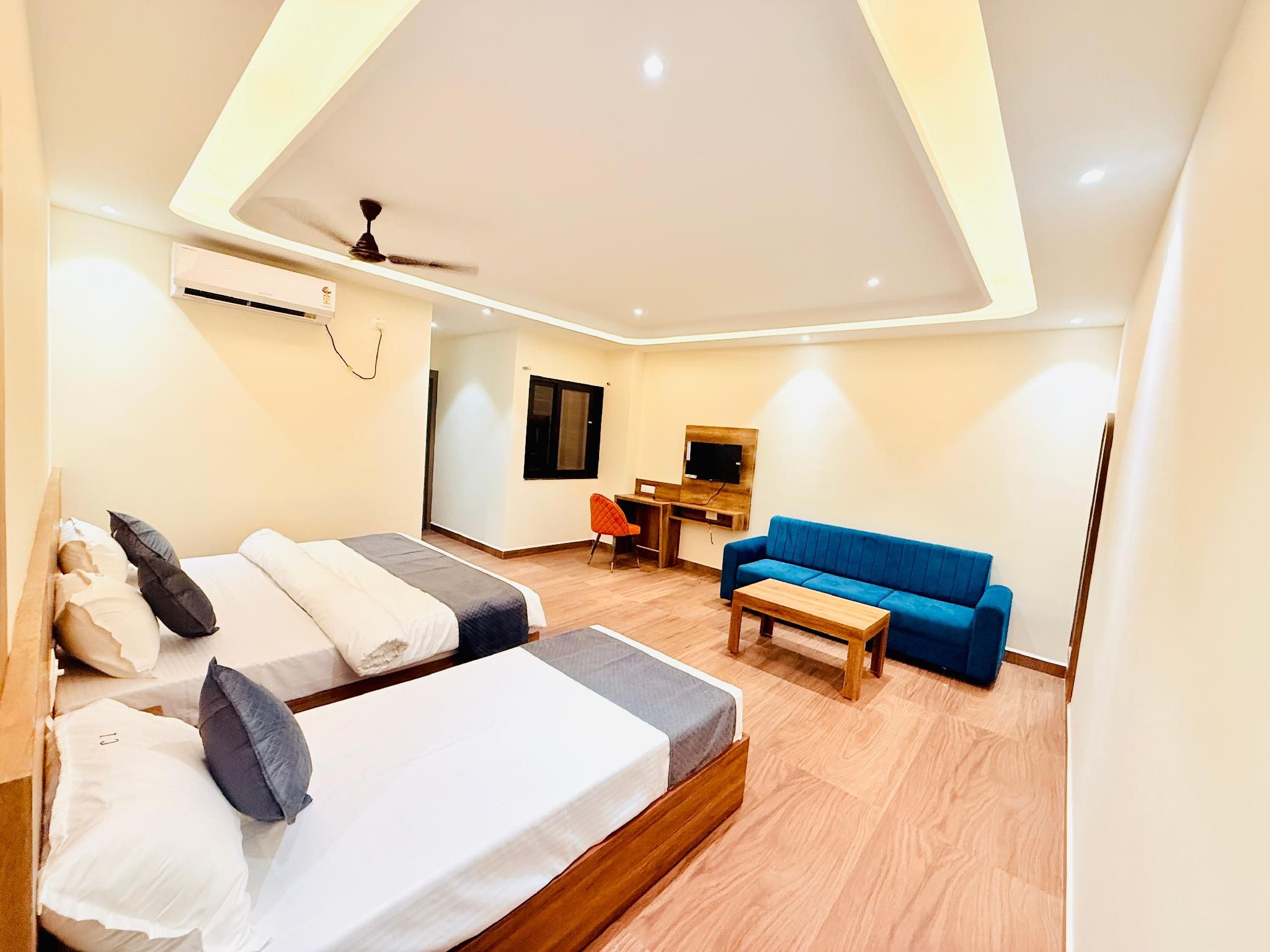 Hotel City Inn Near Gorakhnath Temple Family Room with Balcony 2