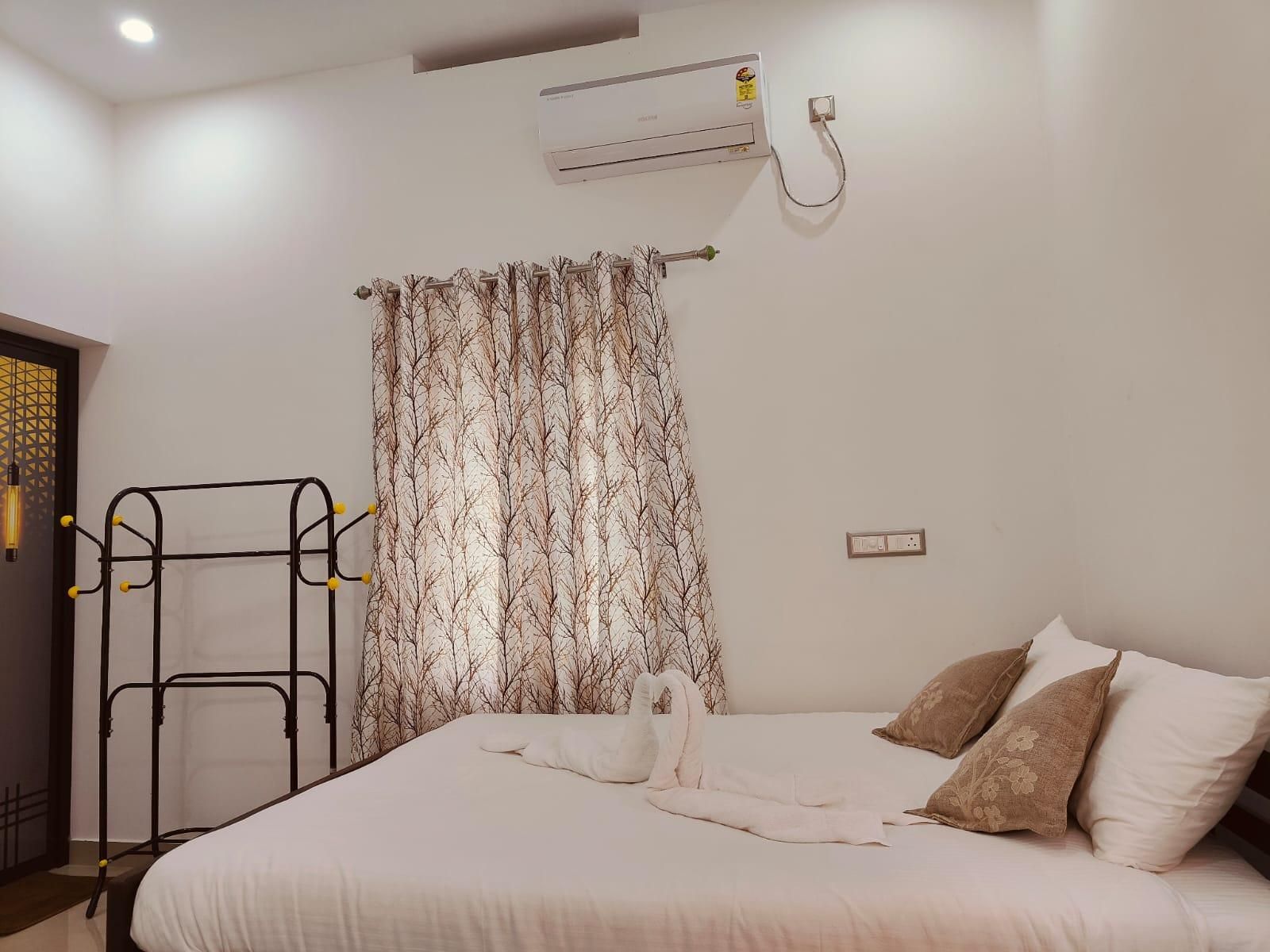 Palm Paradise Home Stay AC Deluxe Room  2