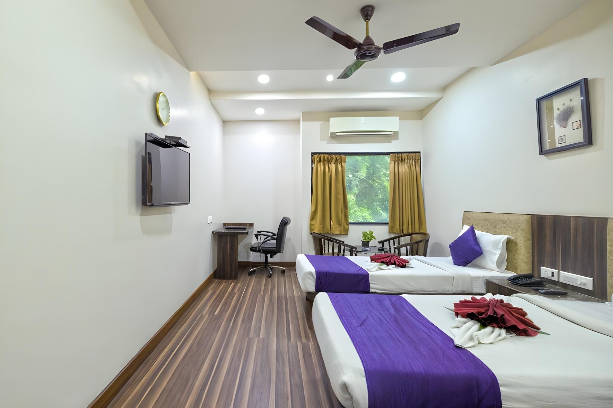 Hotel Sheetal international Deluxe Twin Rooms 2