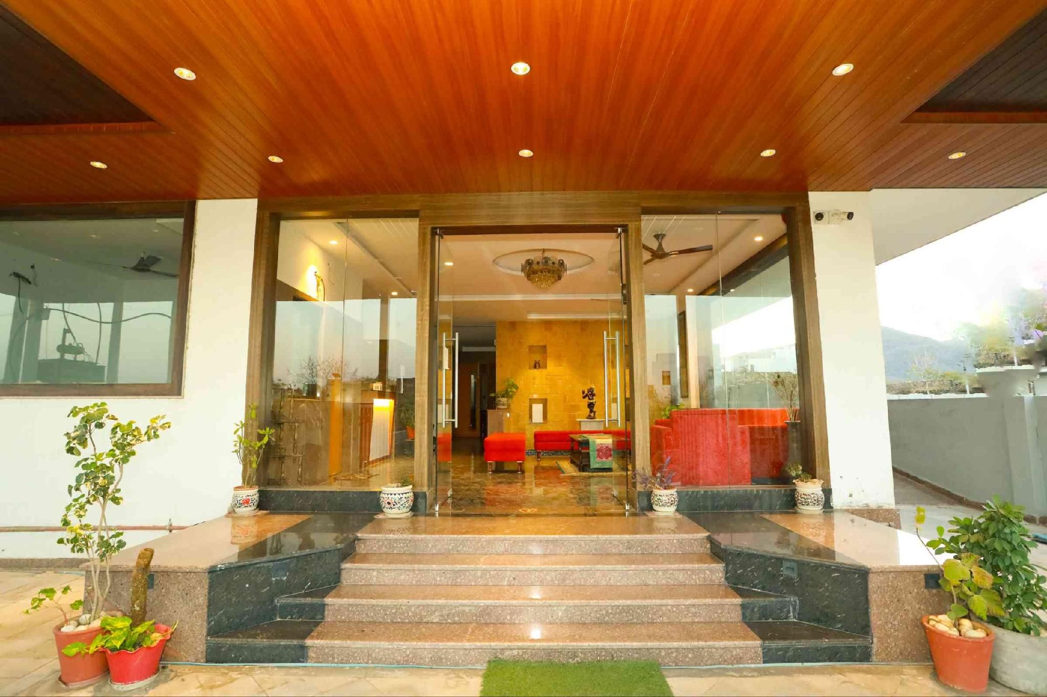 Hotel Hill View By Heritage inn