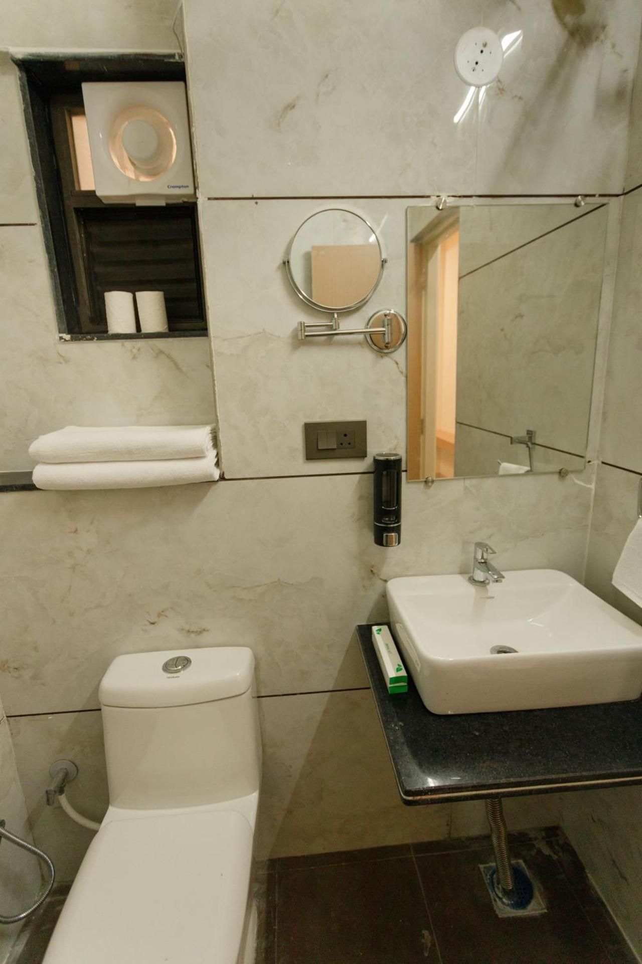 Alpine Stays By Oran Hotels Superior - 1 Double Bed 3