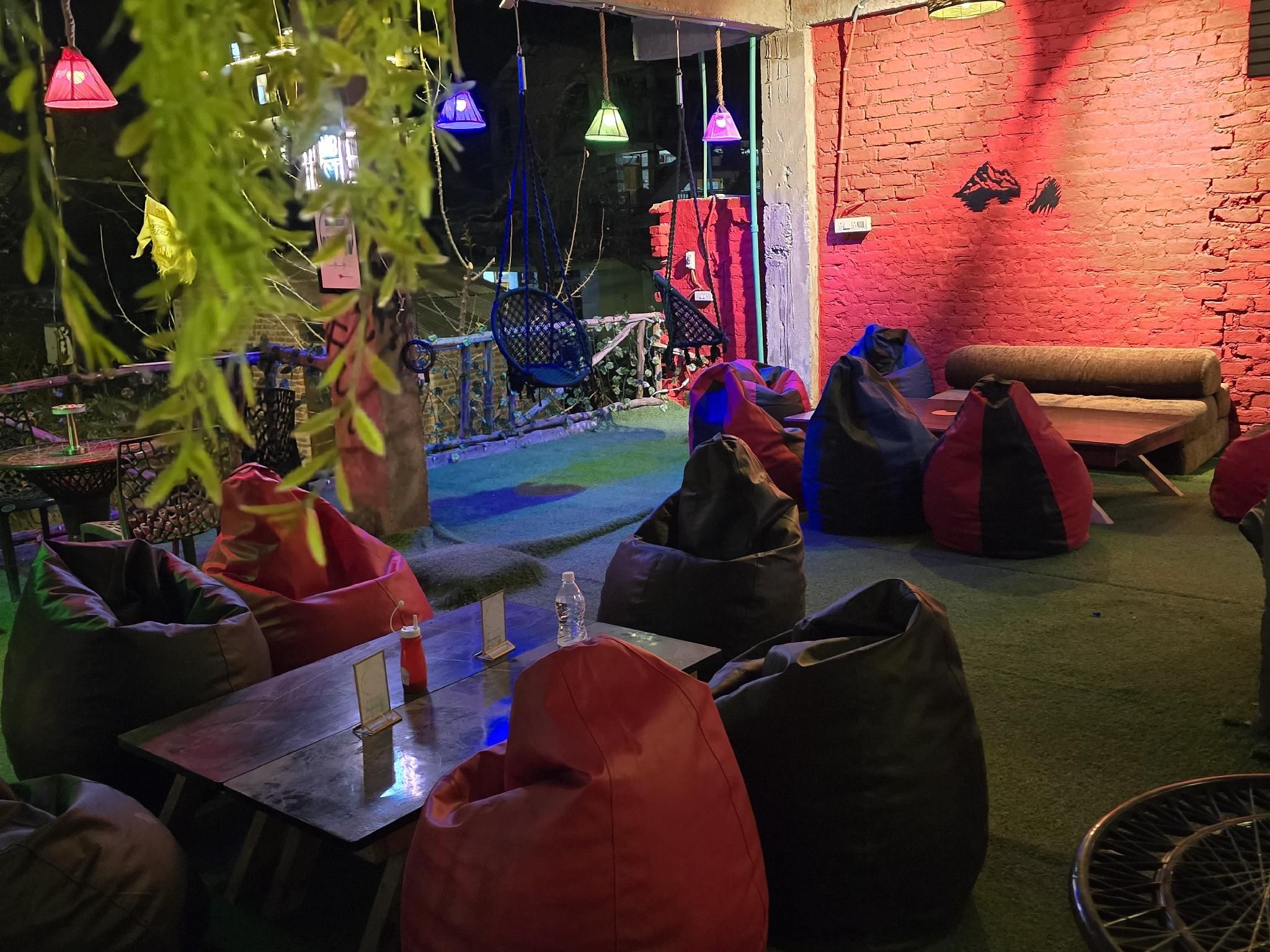 The Venus, Live like a local