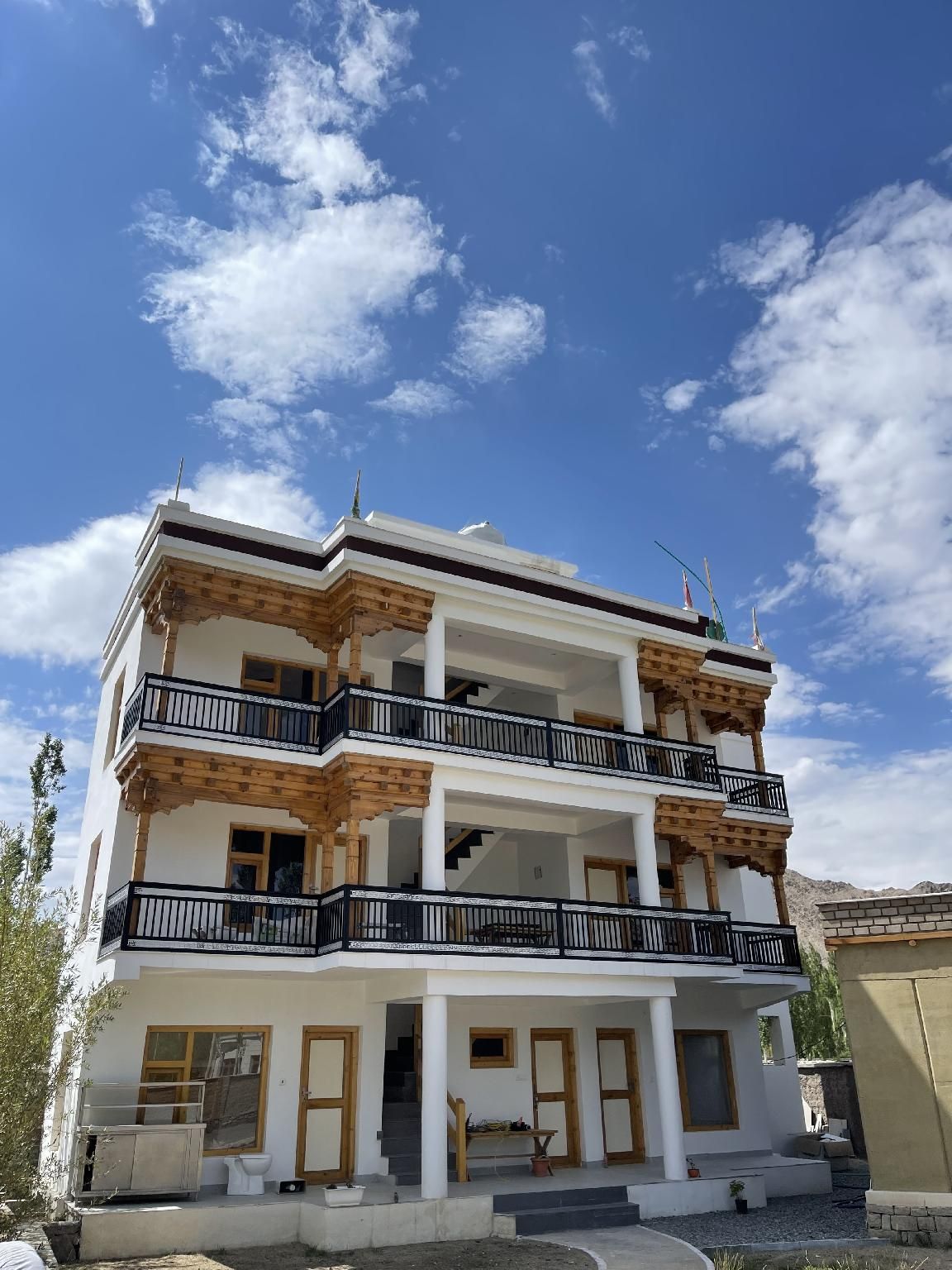 Earthhome by Angchok, Leh
