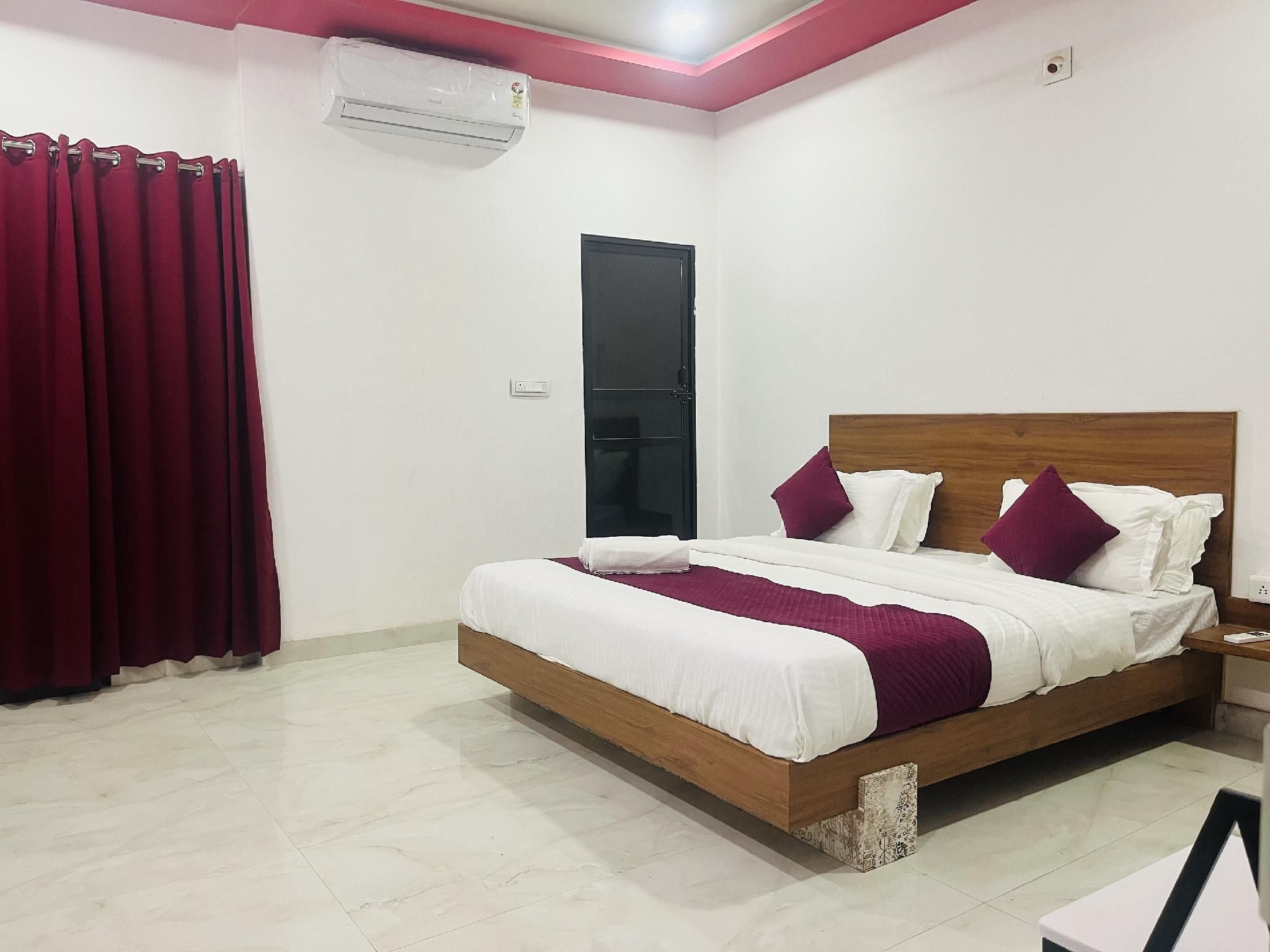 Suriya Inn Superior Room with Balcony