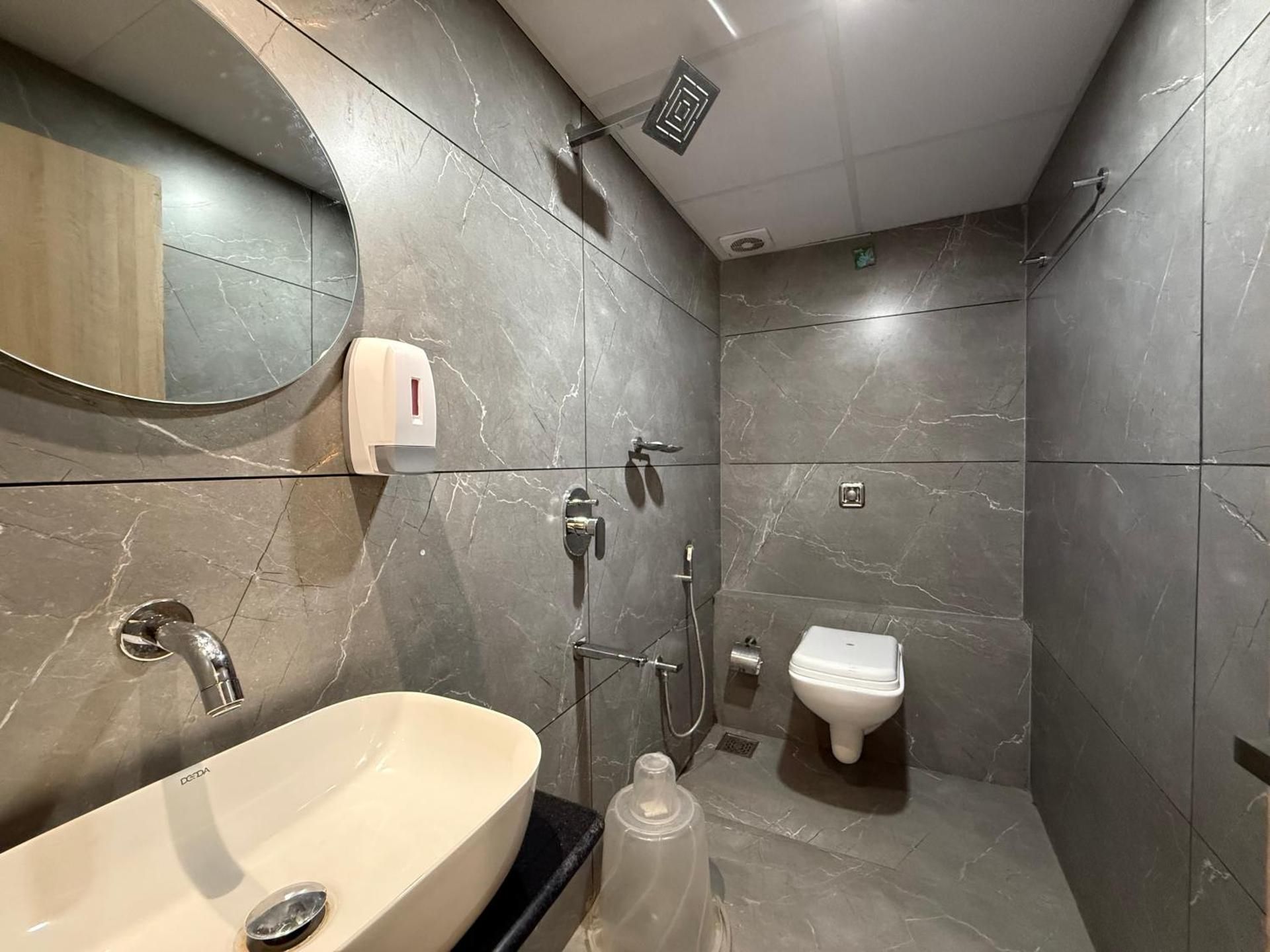 Hotel Riza Nesco Bombay Exhibition Centre Goregoan Deluxe Double or Twin 3