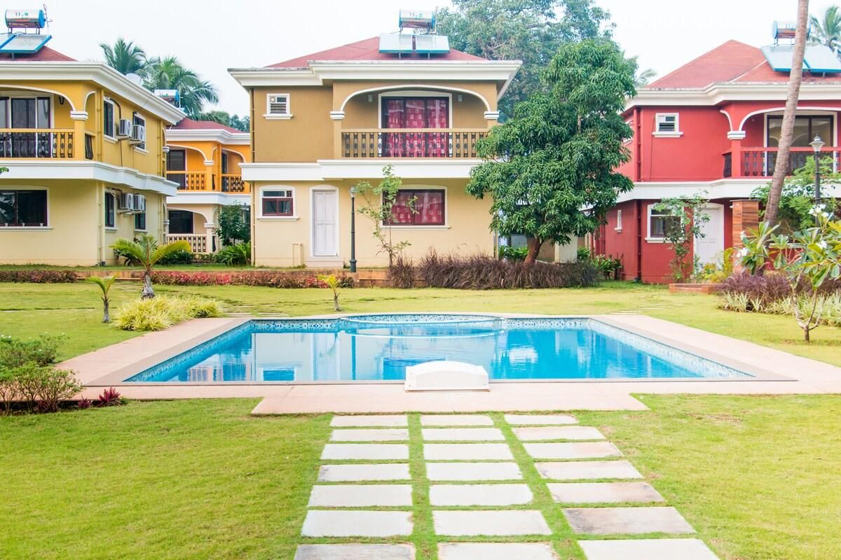 Swimming pool [outdoor]