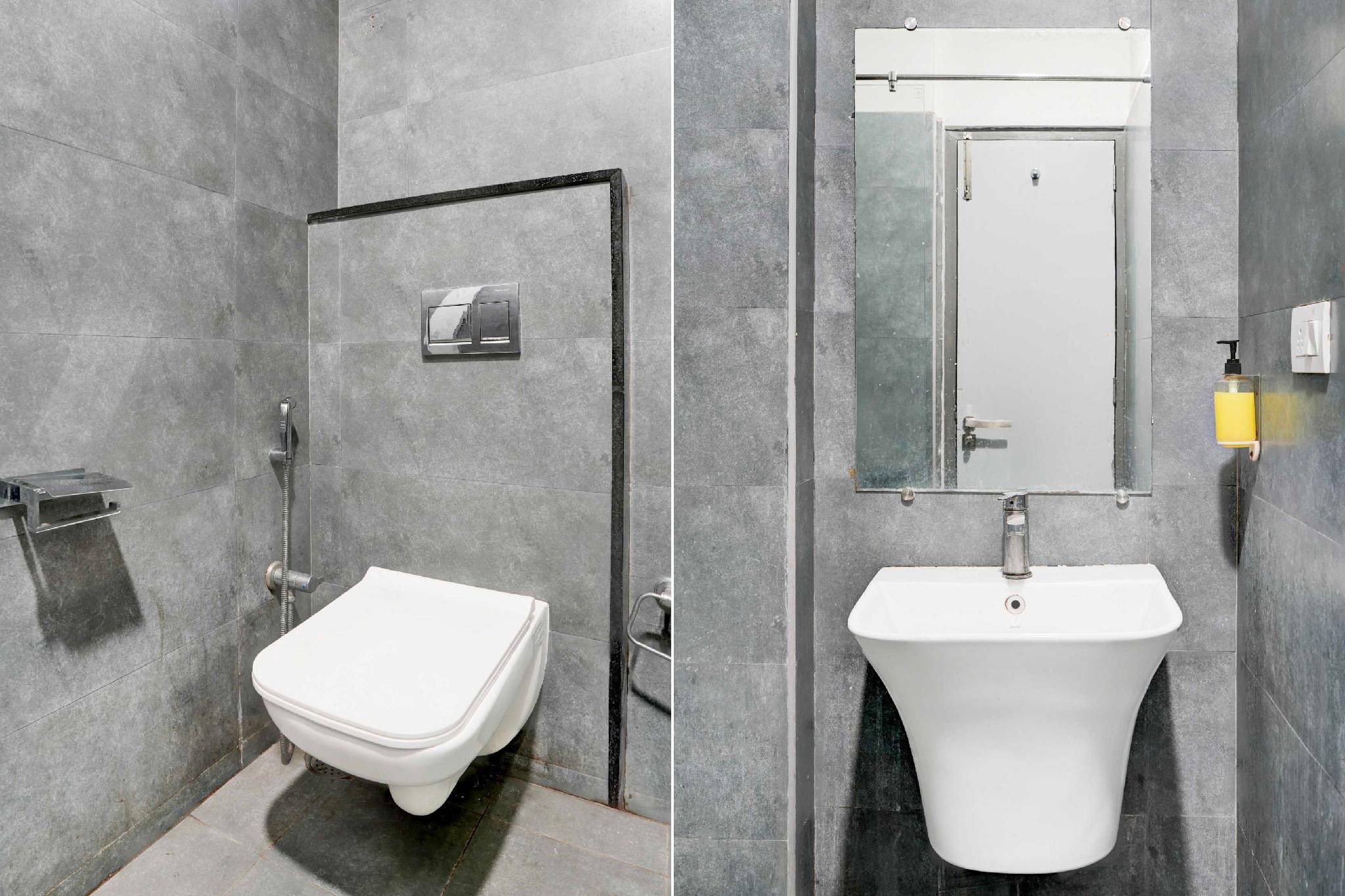 Hotel O Bangalore Trinity Metro Station Classic Triple Room 6