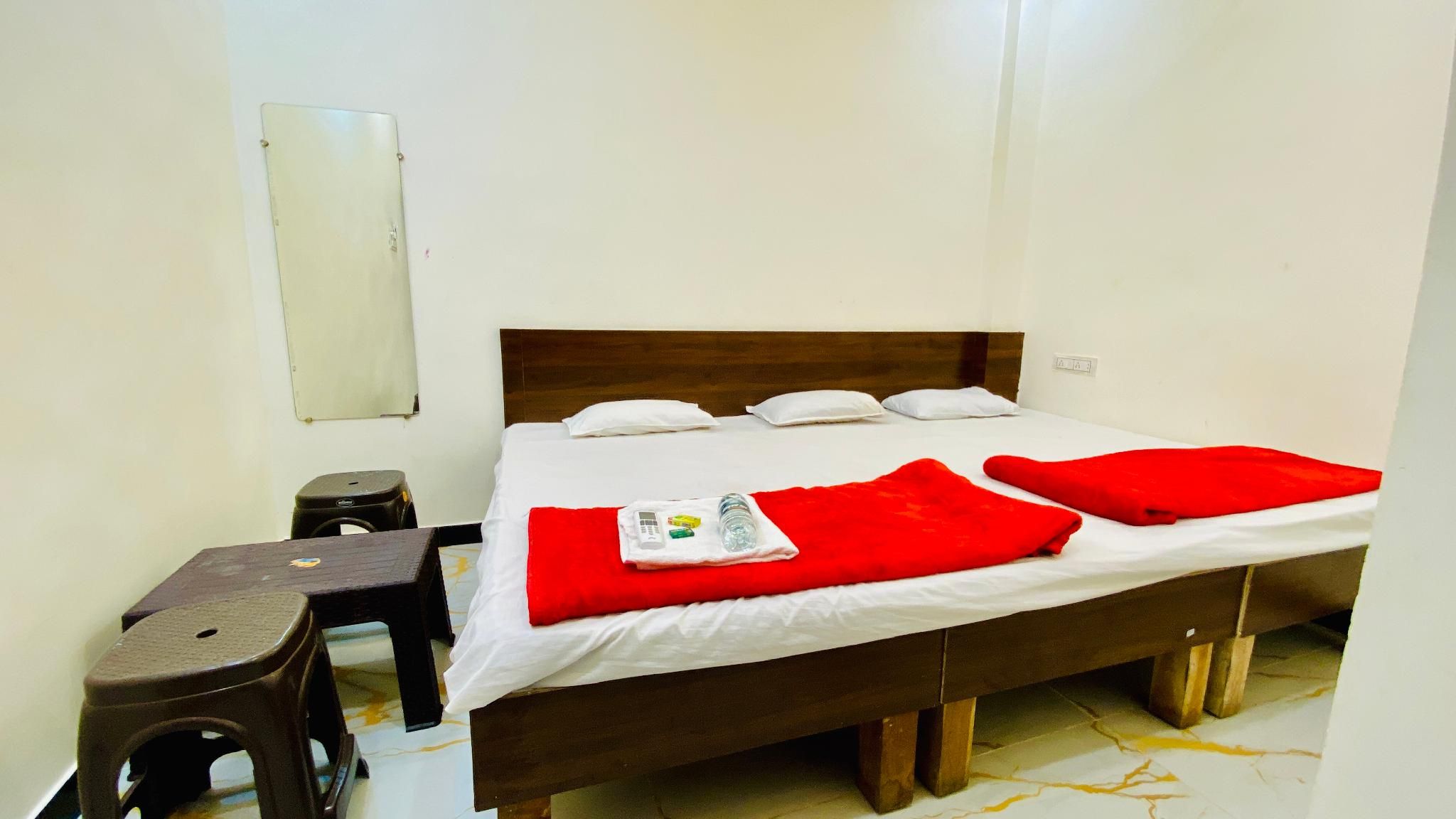 Hotel Shree Gajanand Palace Triple Bed - AC Room