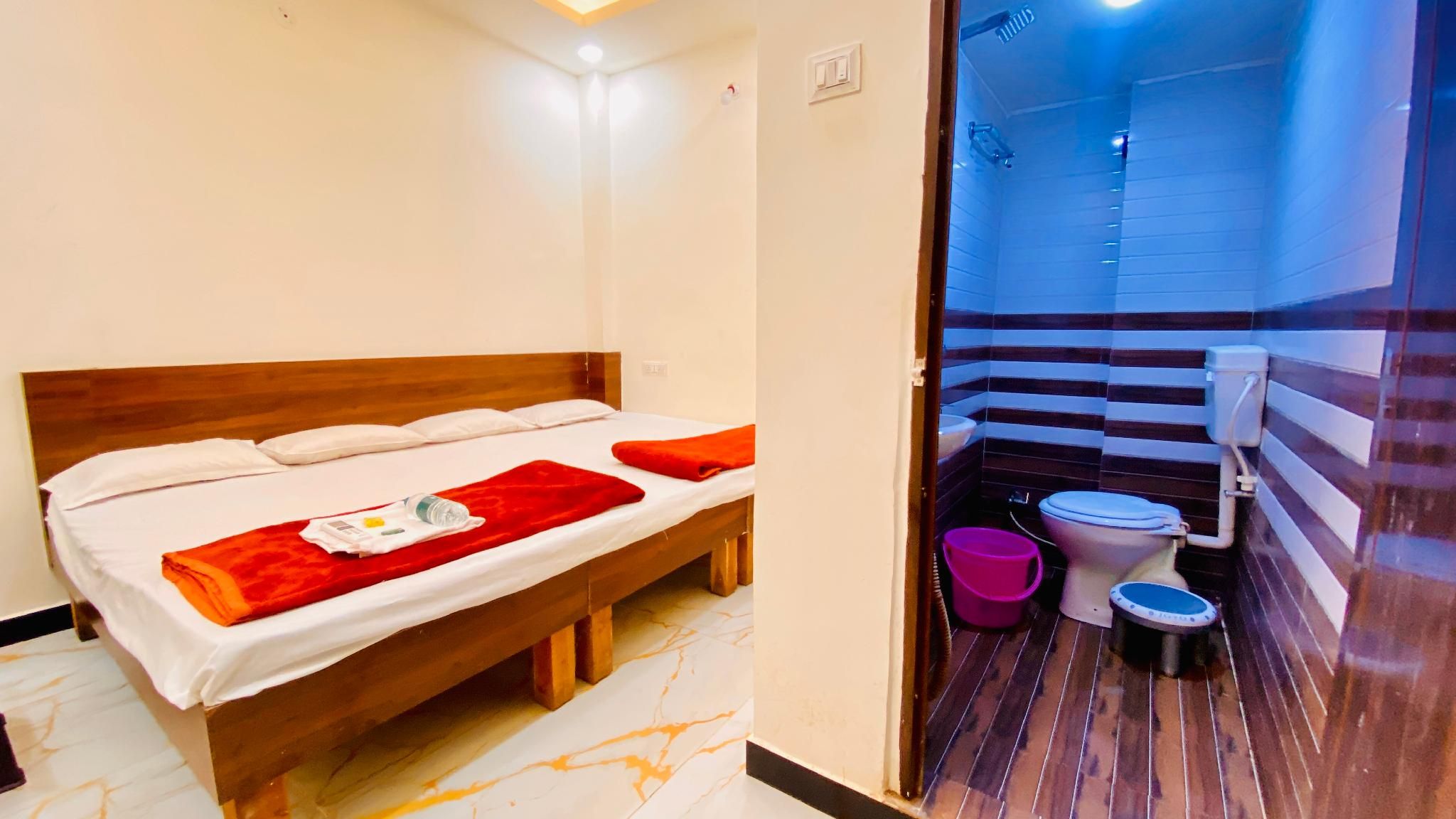 Hotel Shree Gajanand Palace Family Room 2