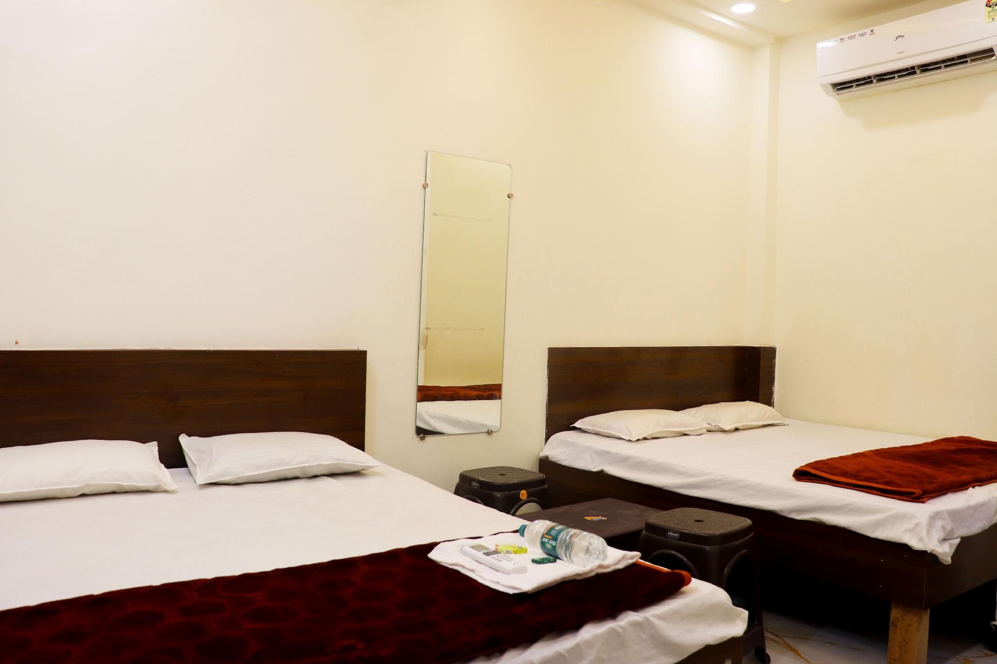 Hotel Shree Gajanand Palace Family Room