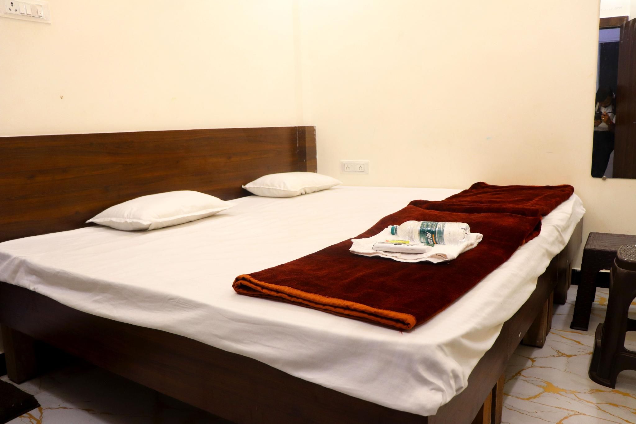 Hotel Shree Gajanand Palace Double - Room With A Large Bed For 2 People 3