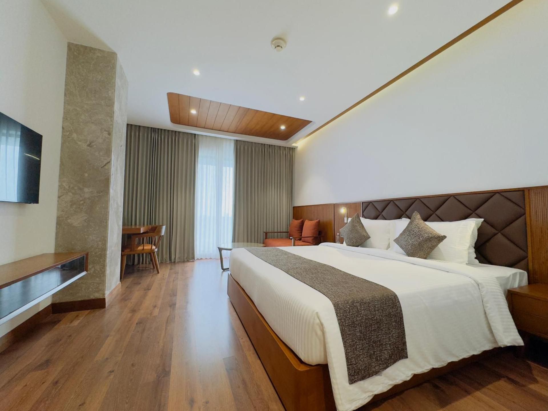 Gokulam Grand Kozhikode Deluxe Double or Twin