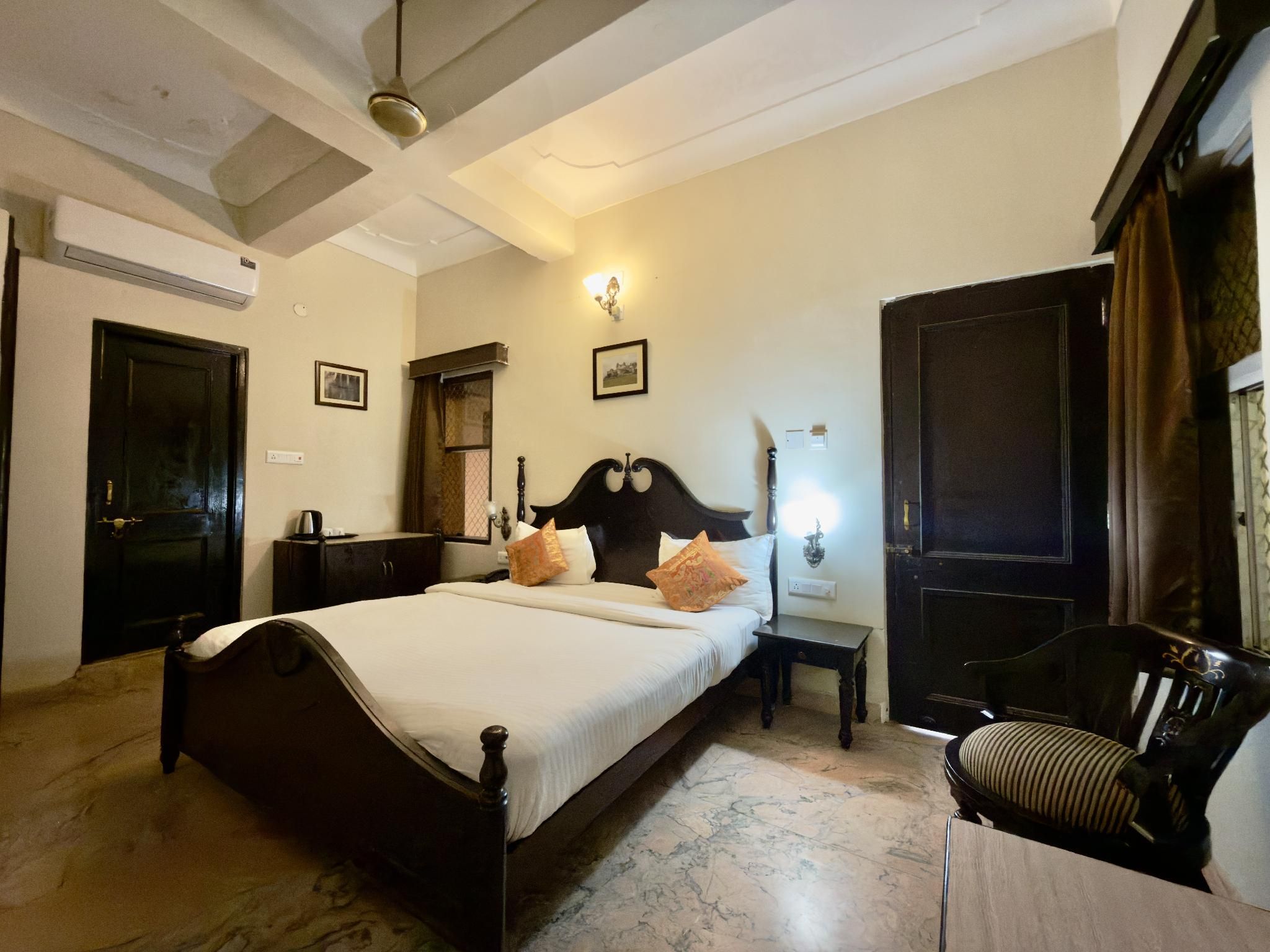 Moti Mahal Muroli Deluxe 3