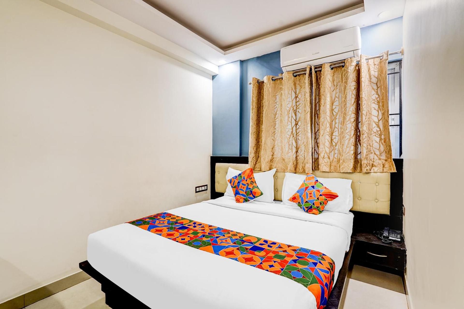 Via Royal Regalia Inn - Tilak Nagar Main Road, near Sagar Apollo Hospital Deluxe Room 2