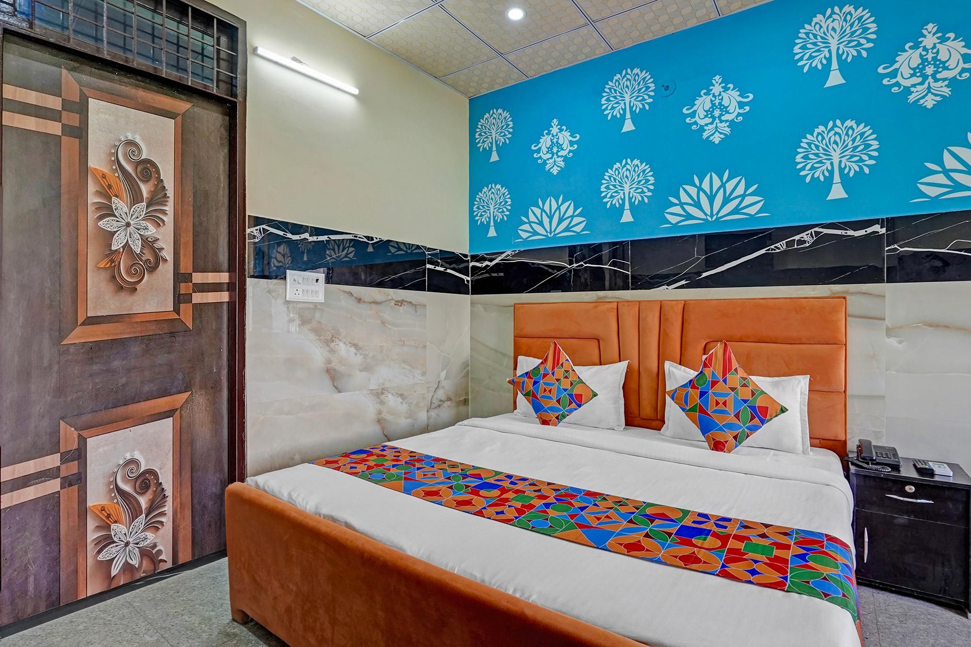 Via Royal Plaza 62 Deluxe Room 2