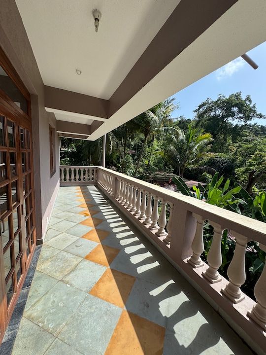 Side Image 2