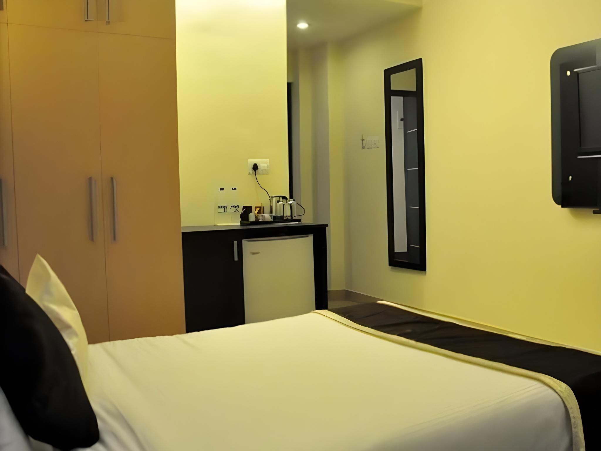 York Inn Lucknow Club Room 2